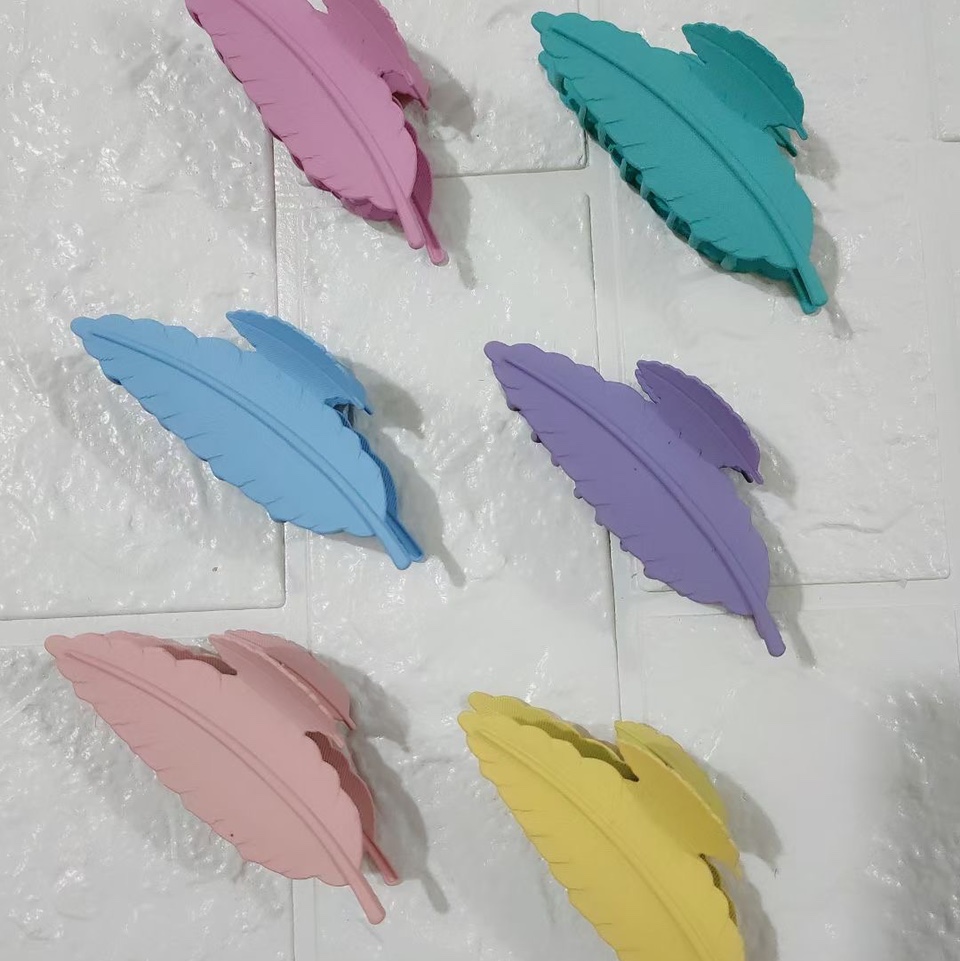 Rubber lacquer leaf
