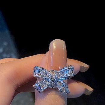 Zircon ring female bow diamond