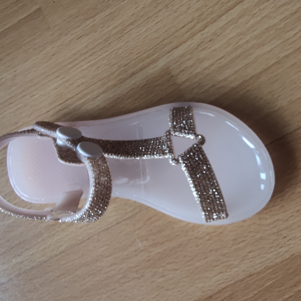 Leather pink sandals with pink crystal