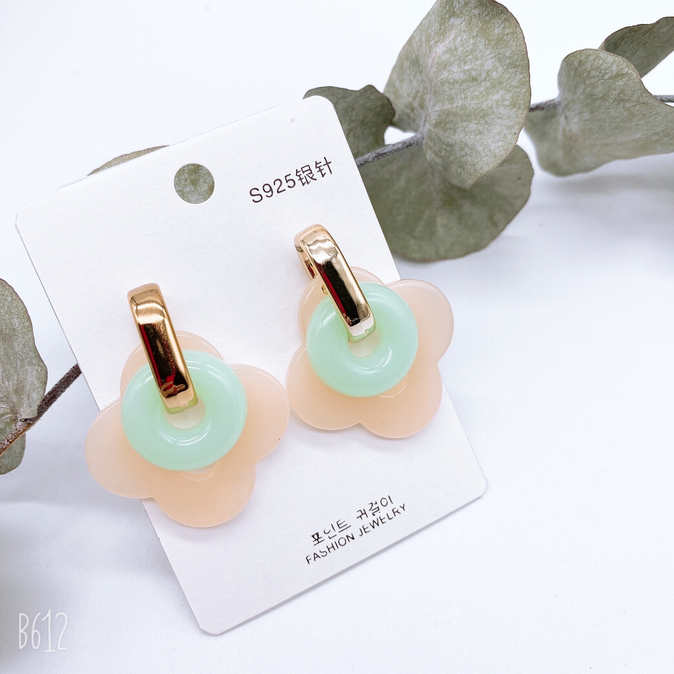 Double-layer silver needle earrings with plum blossom color and acrylic CCP stud earrings Specification image