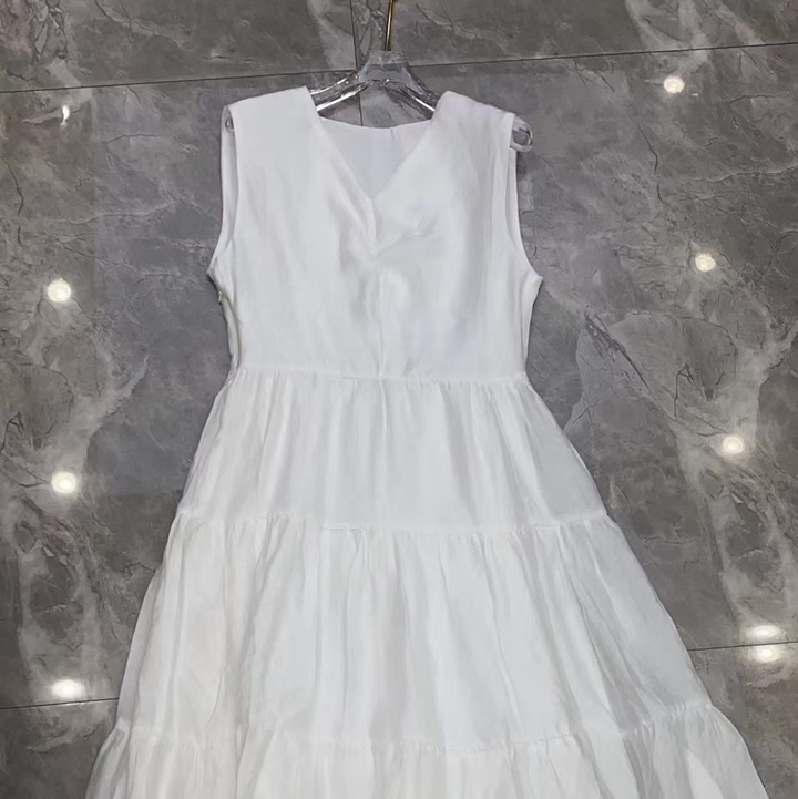 White sleeveless dress
