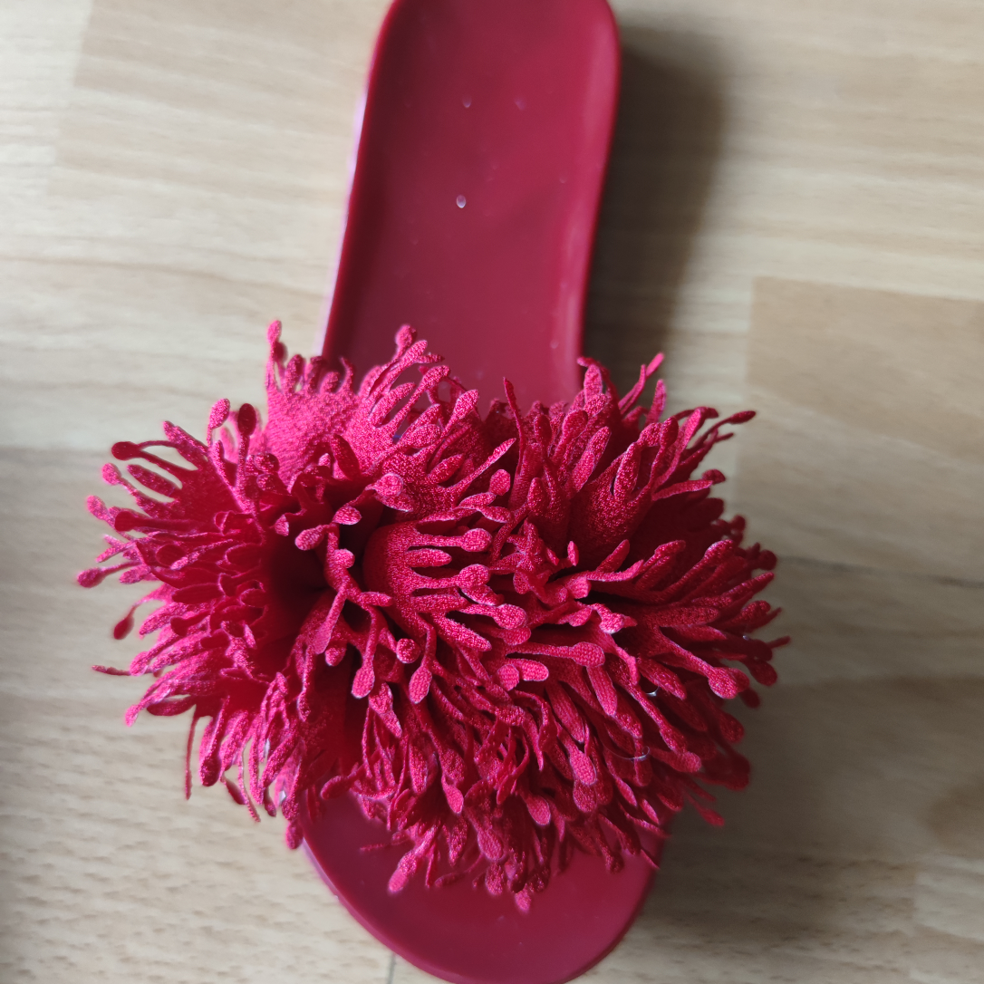 Wine-red fur crystal shoes