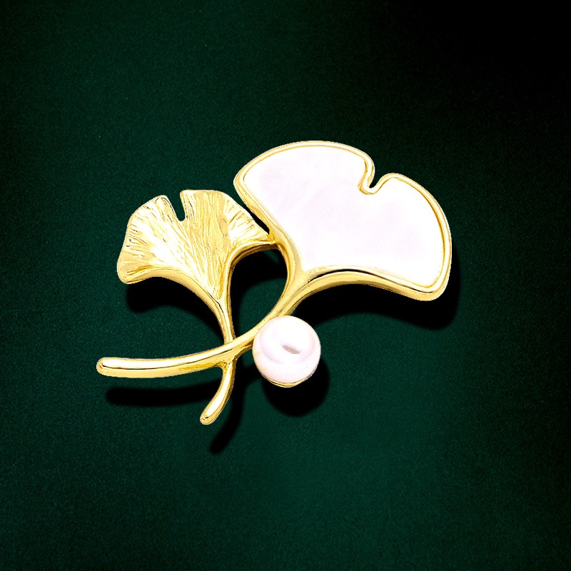 Vintage corsage Premium inlaid with natural white shell Ginkgo brooch Simple suit jacket pin for women