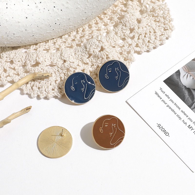 Korean style, simple and ins-style, fun abstract face earrings, personalized and versatile oil painting ear clips and ear needles Specification image