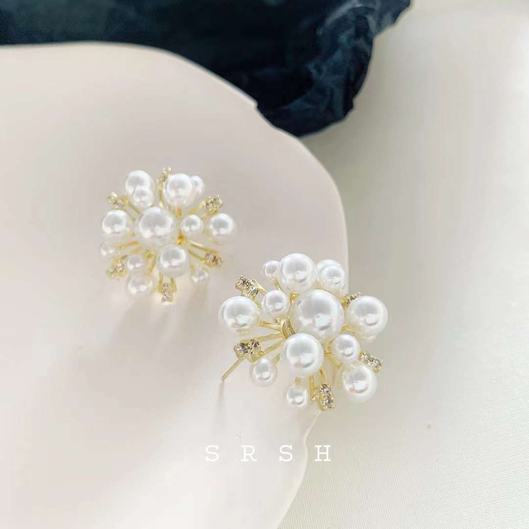 New best-selling earrings, fashionable stud earrings, pearl zircon Specification image