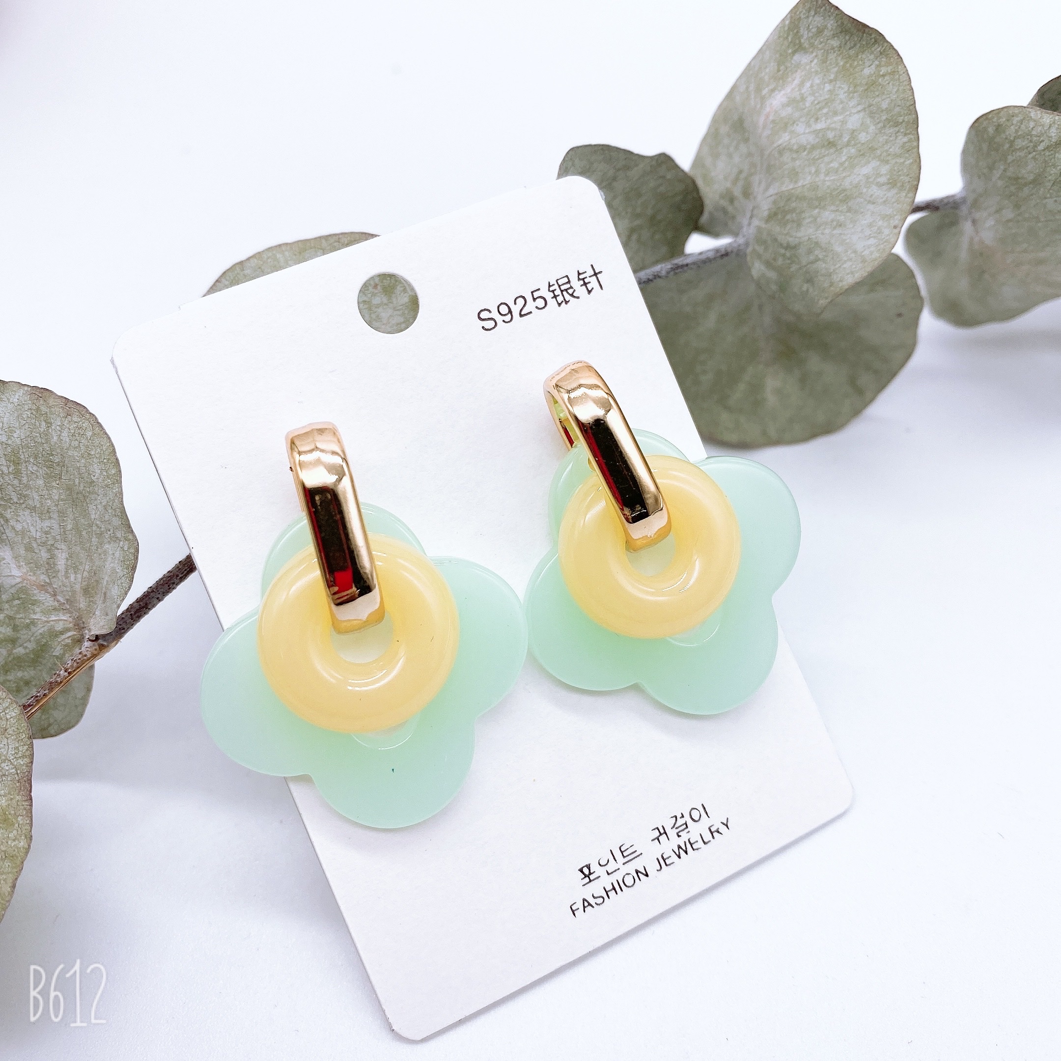 Double-layer silver needle earrings with plum blossom color and acrylic CCP stud earrings Application Scenario