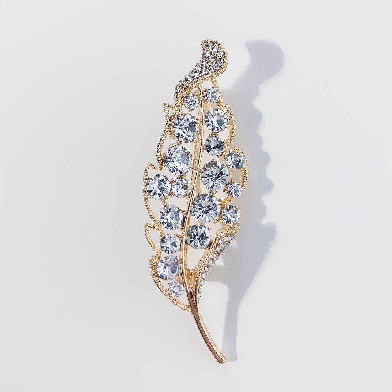 Brooch新款韩版水钻胸花保色电镀合金女衣饰配饰厂家现货