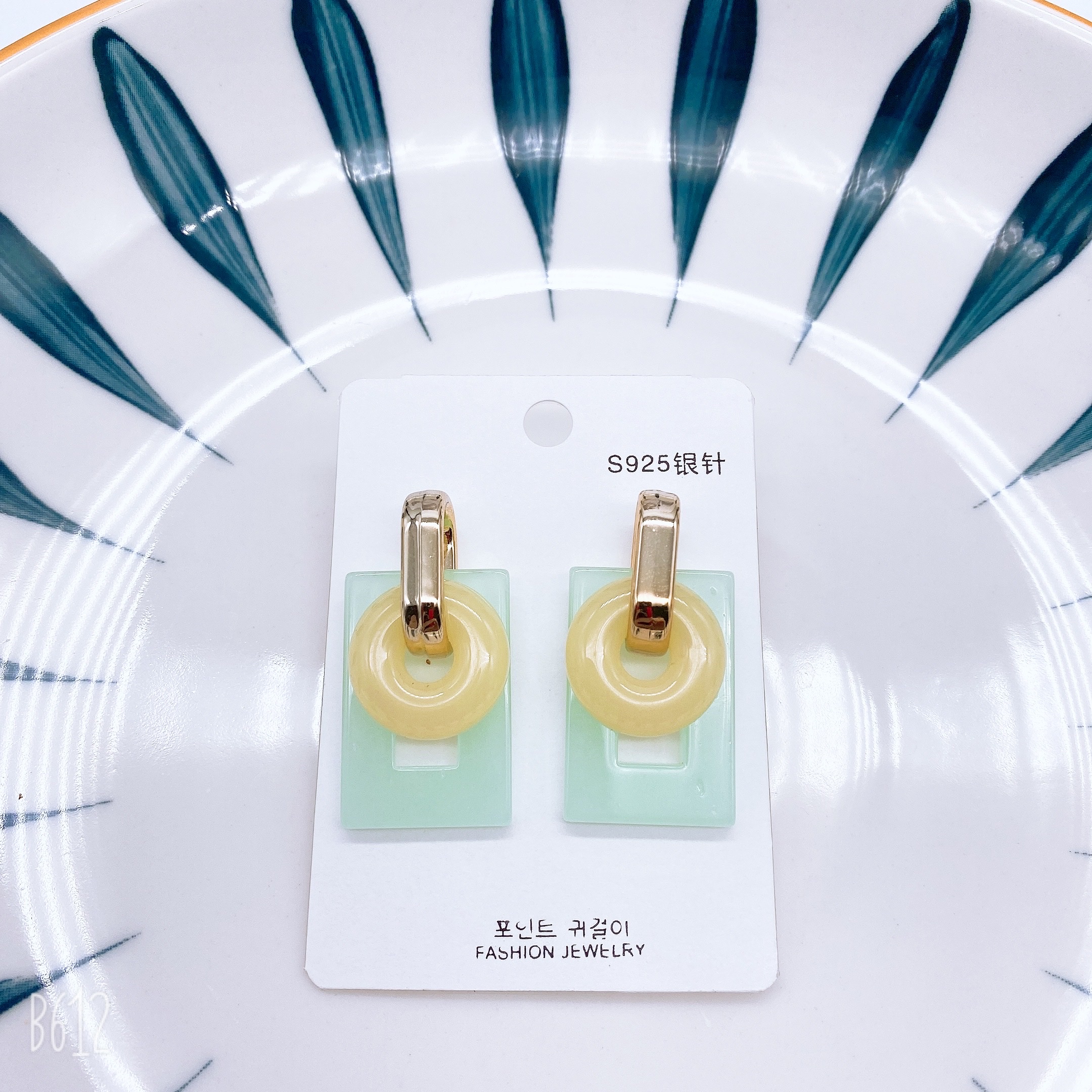 Rectangular two-color earrings made of acrylic CCP silver stud earrings details Picture