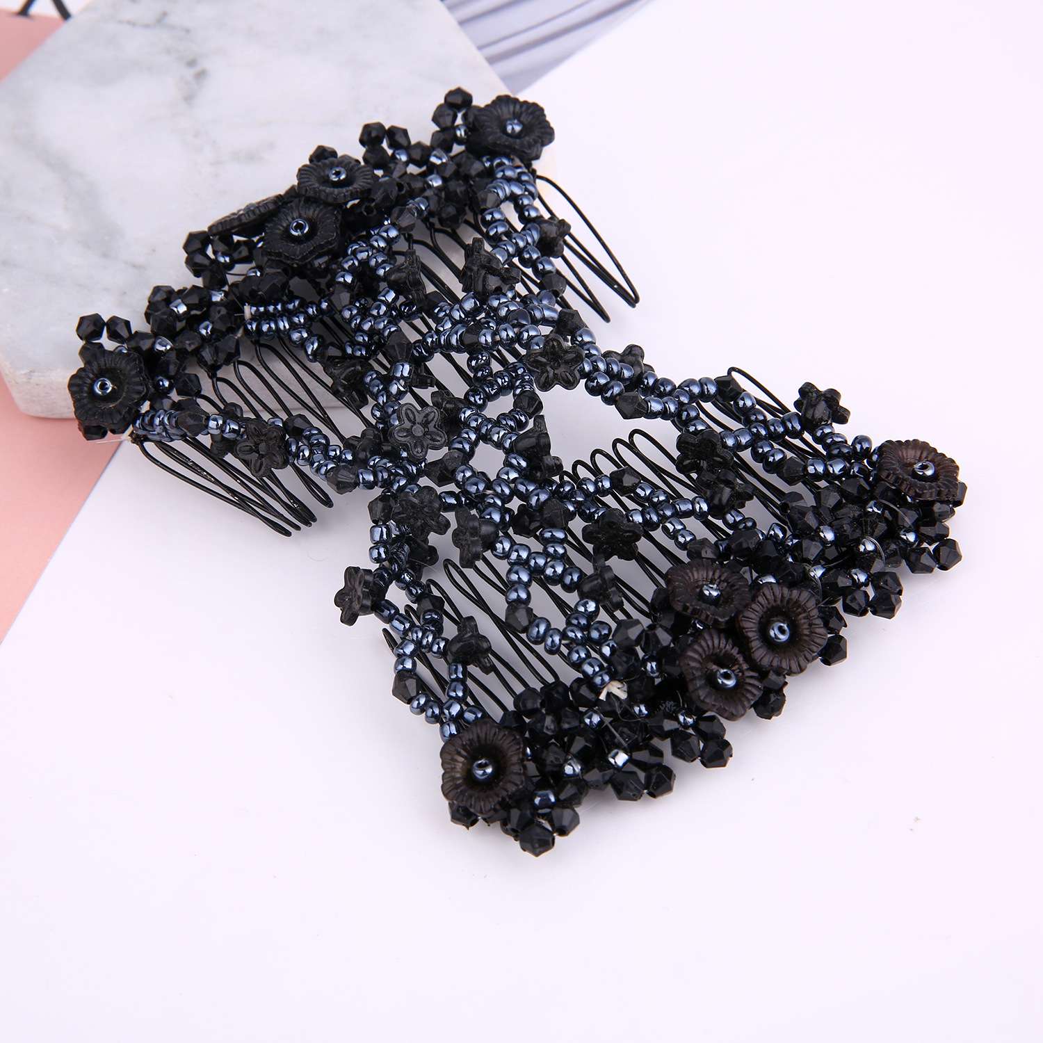 FLY02 Korean version Magic Hair Comb, Versatile Hairstyles, double-row hair comb, Korean version trumpet flower, high-end Magic Versatile hair clip, hair comb, multi-functional updo, headwear wholesale Application Scenario