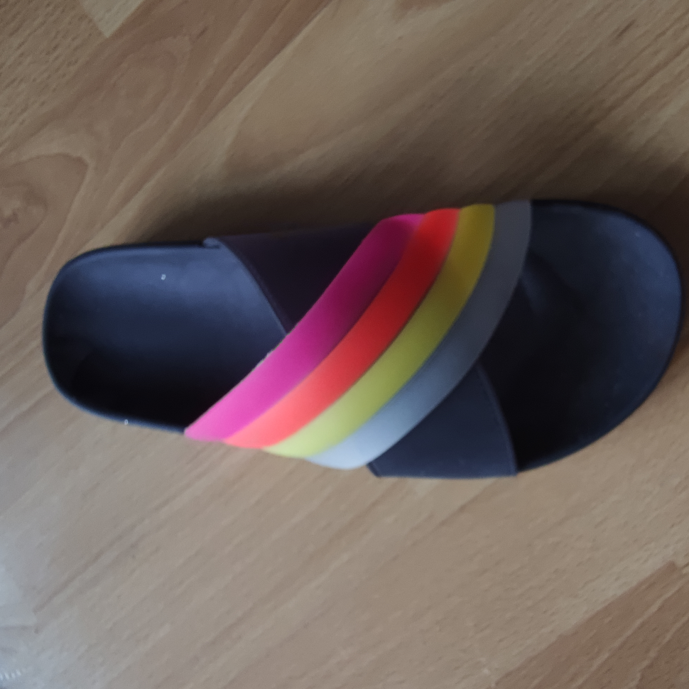 Black interlaced crystal shoes