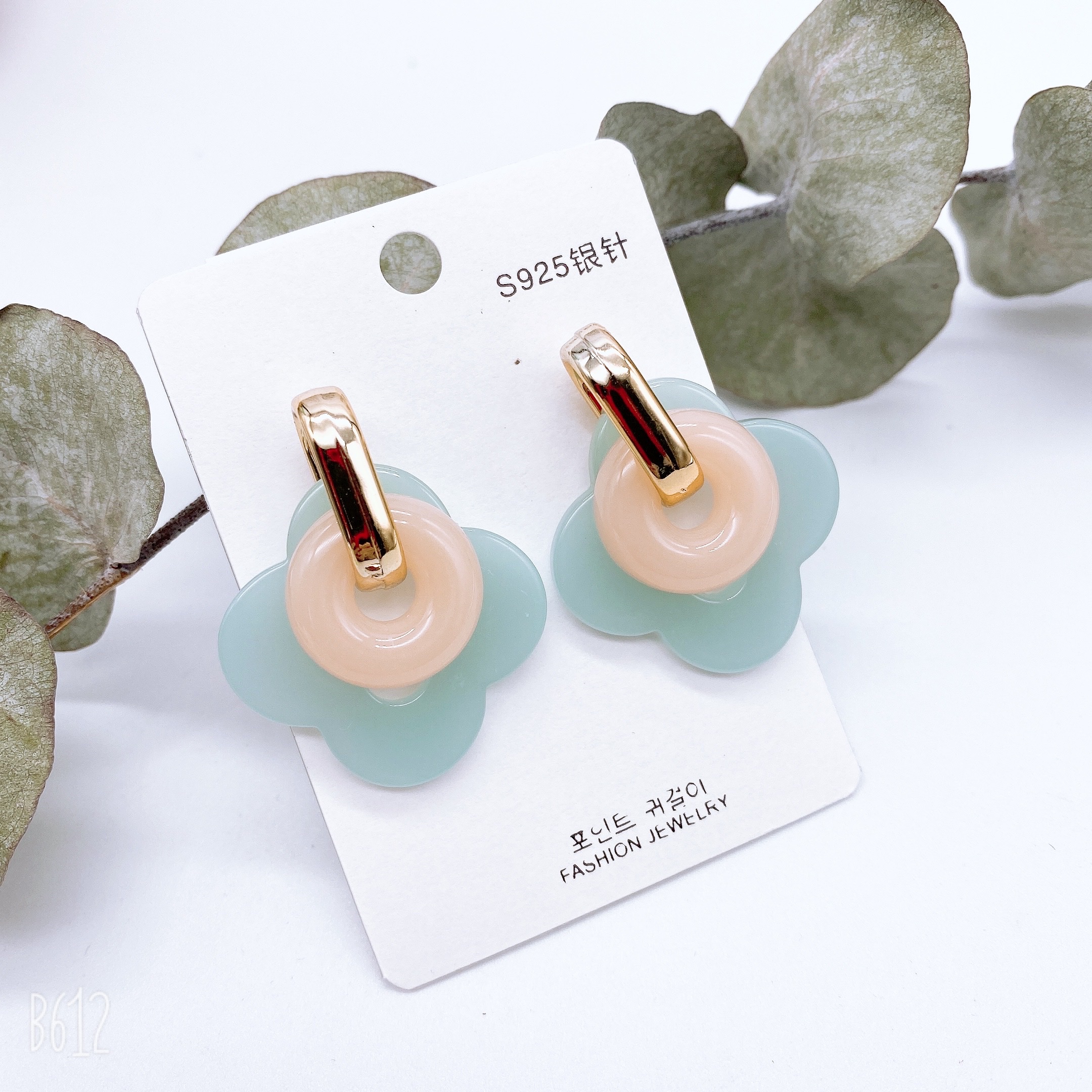 Double-layer silver needle earrings with plum blossom color and acrylic CCP stud earrings Item Picture