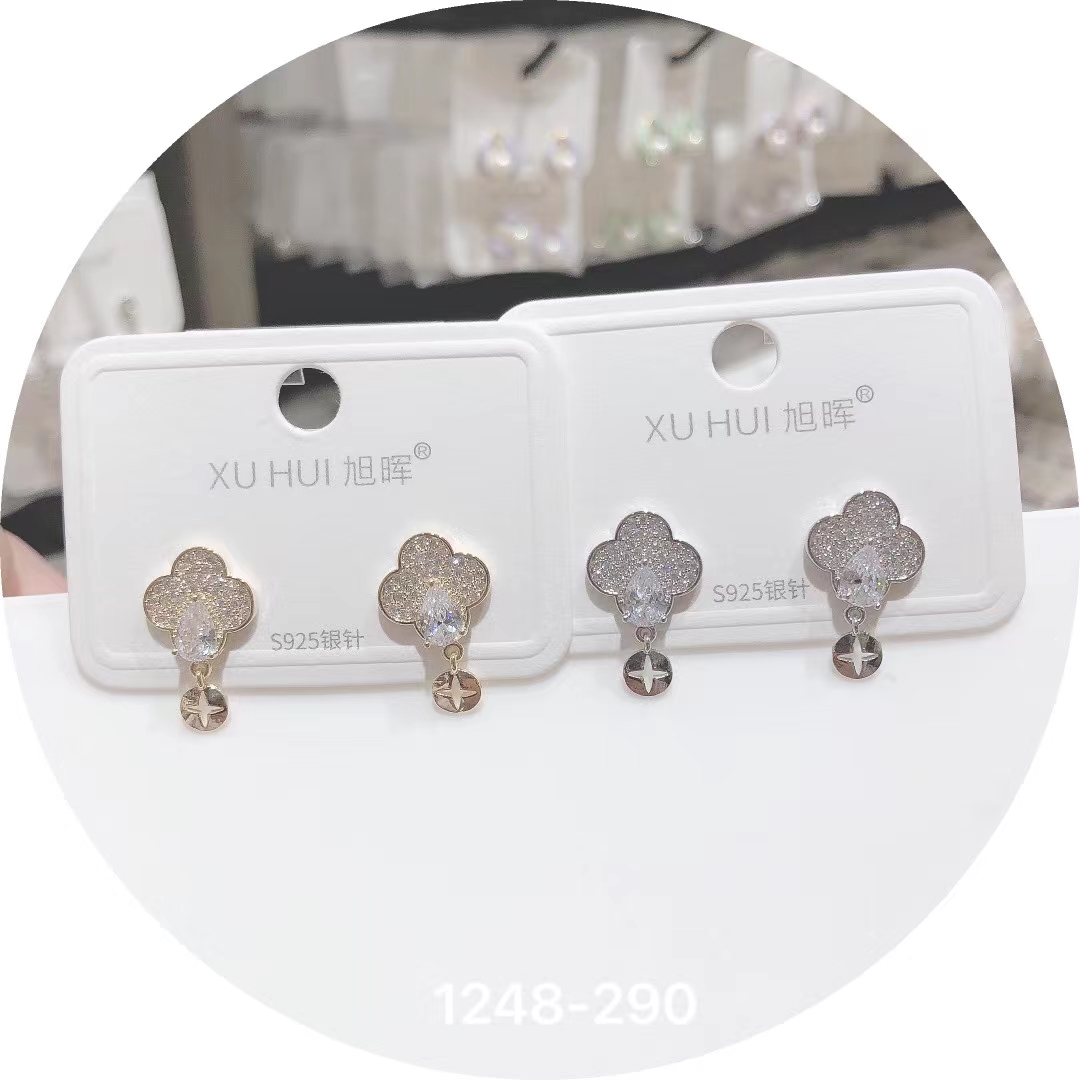 Shiny smart earrings
