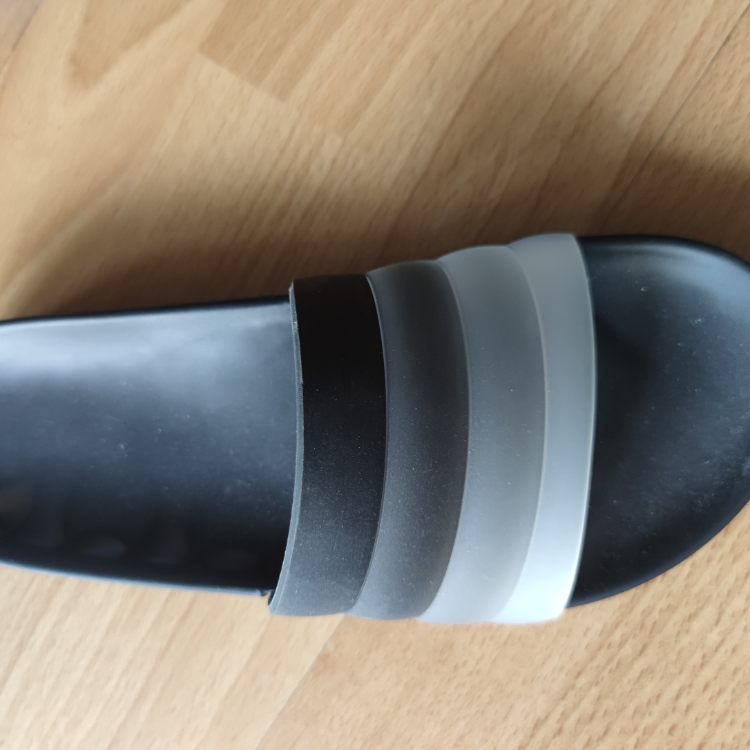 Black three-stripe crystal shoes
