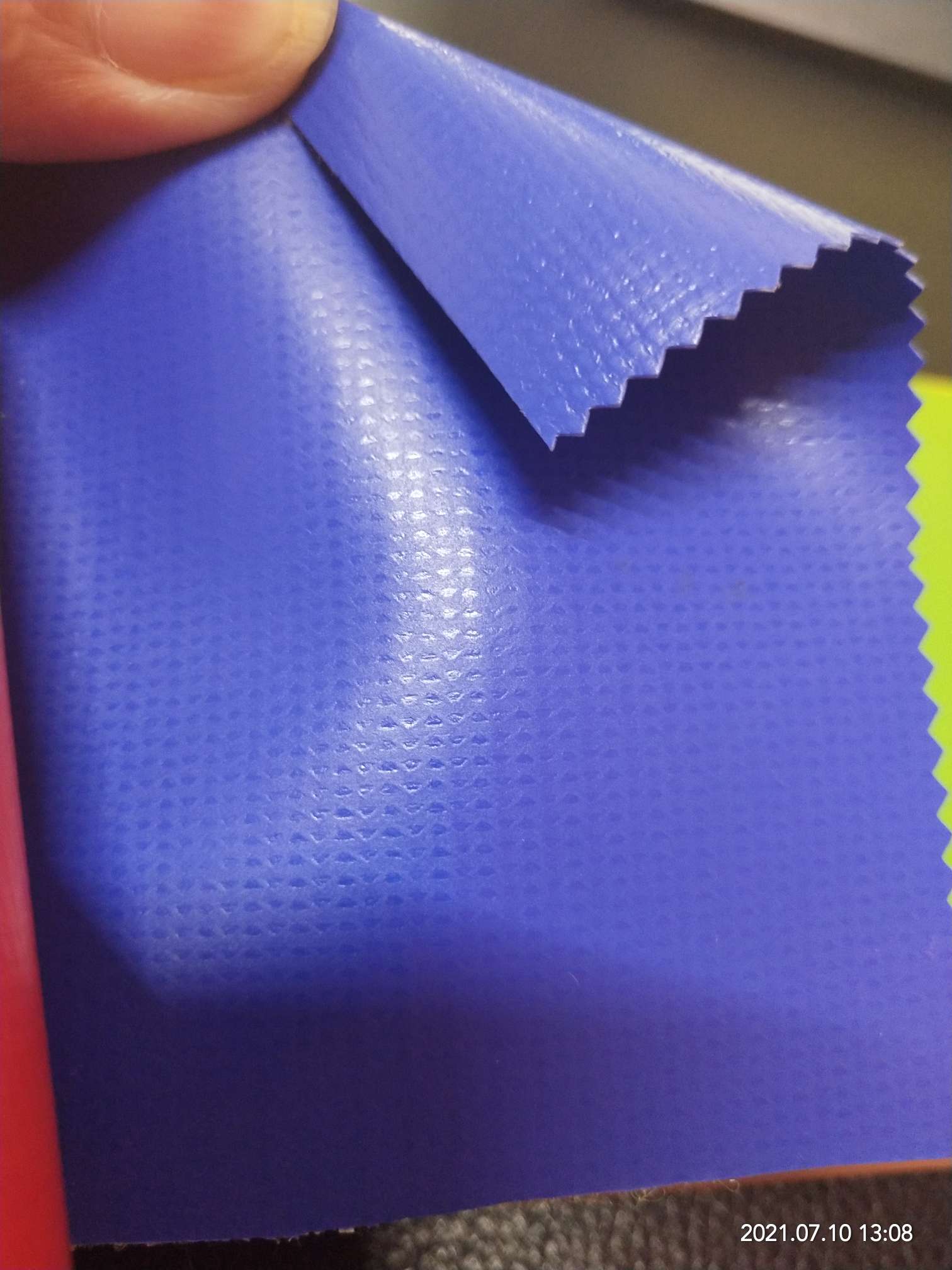 Deep blue PVC mesh fabric laminated with knife-scratched fabric, luggage fabric, and special fabric for sports goods Item Picture