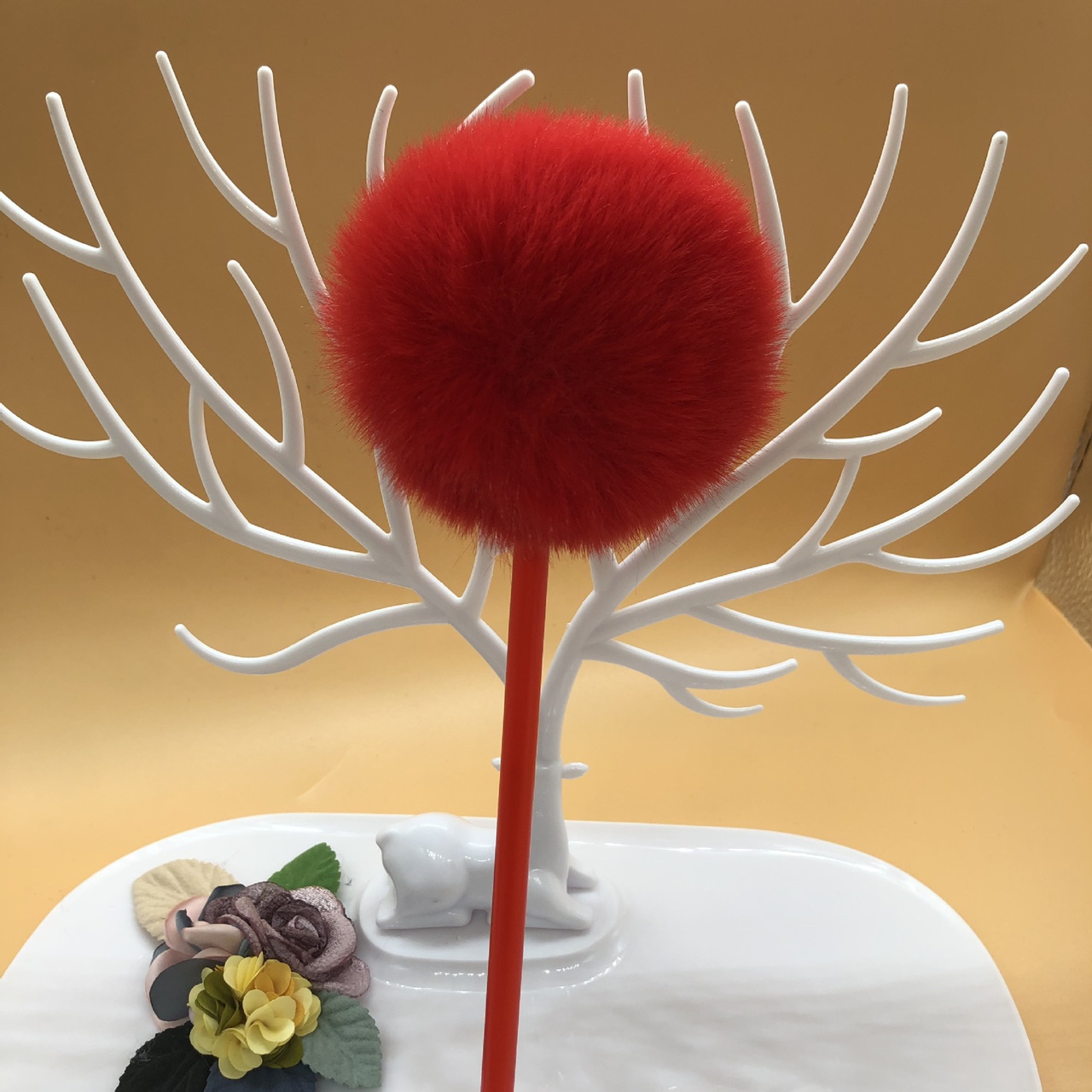 大红色毛球圆珠笔，新颖独特的设计，学习用品礼品赠送