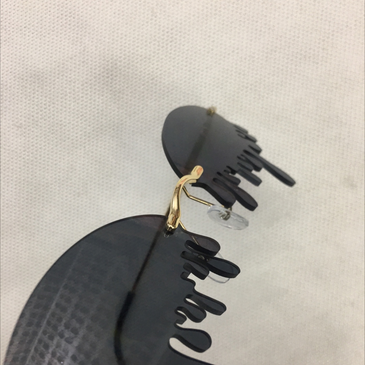 High-end trendy tear-shaped sunglasses with metal elements, versatile women's glasses detail image 4