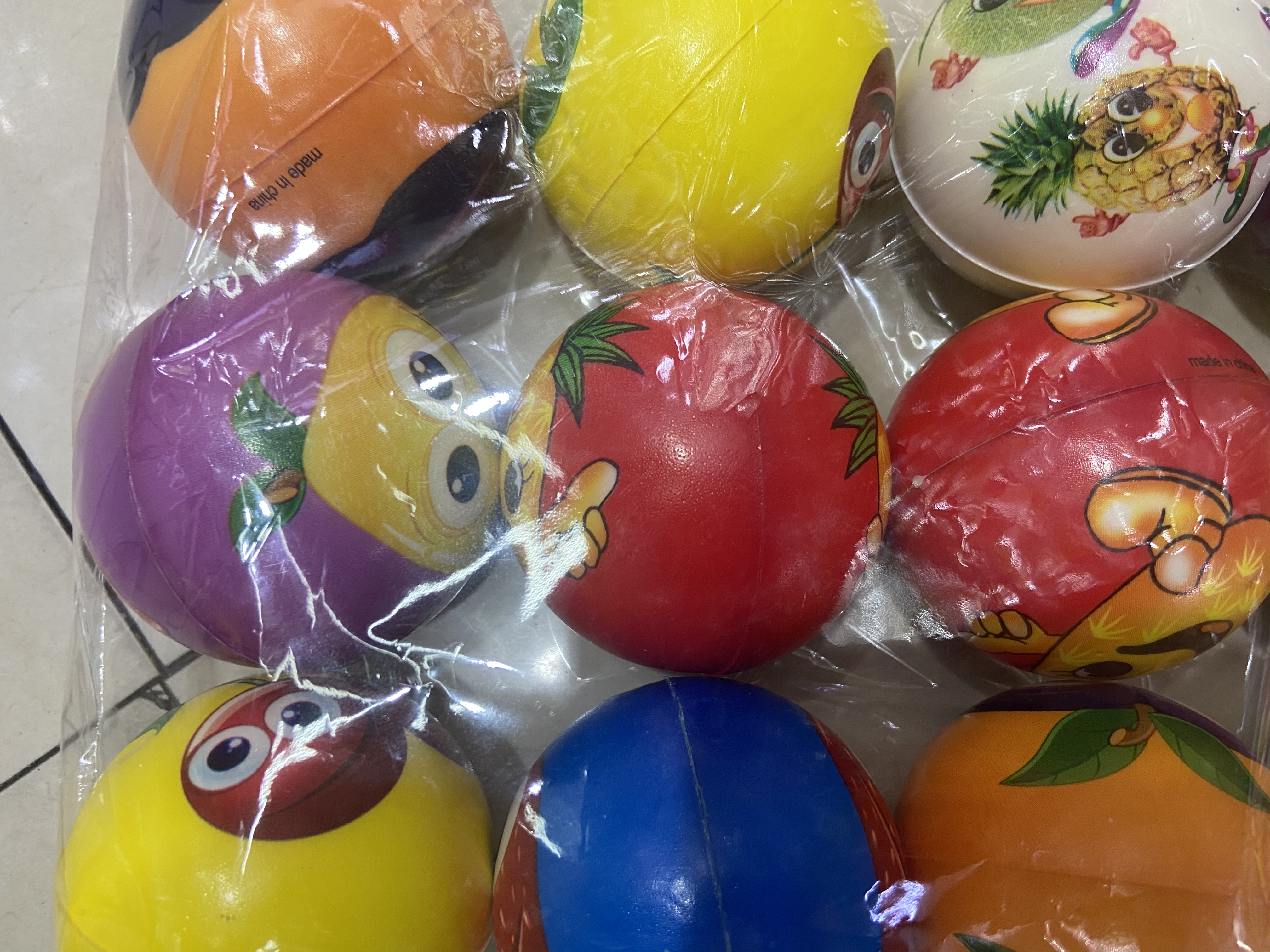 Fábrica directa 6.3cm rojo verde amarillo azul fruta esponja bola de espuma para niños juguetes detail image 3