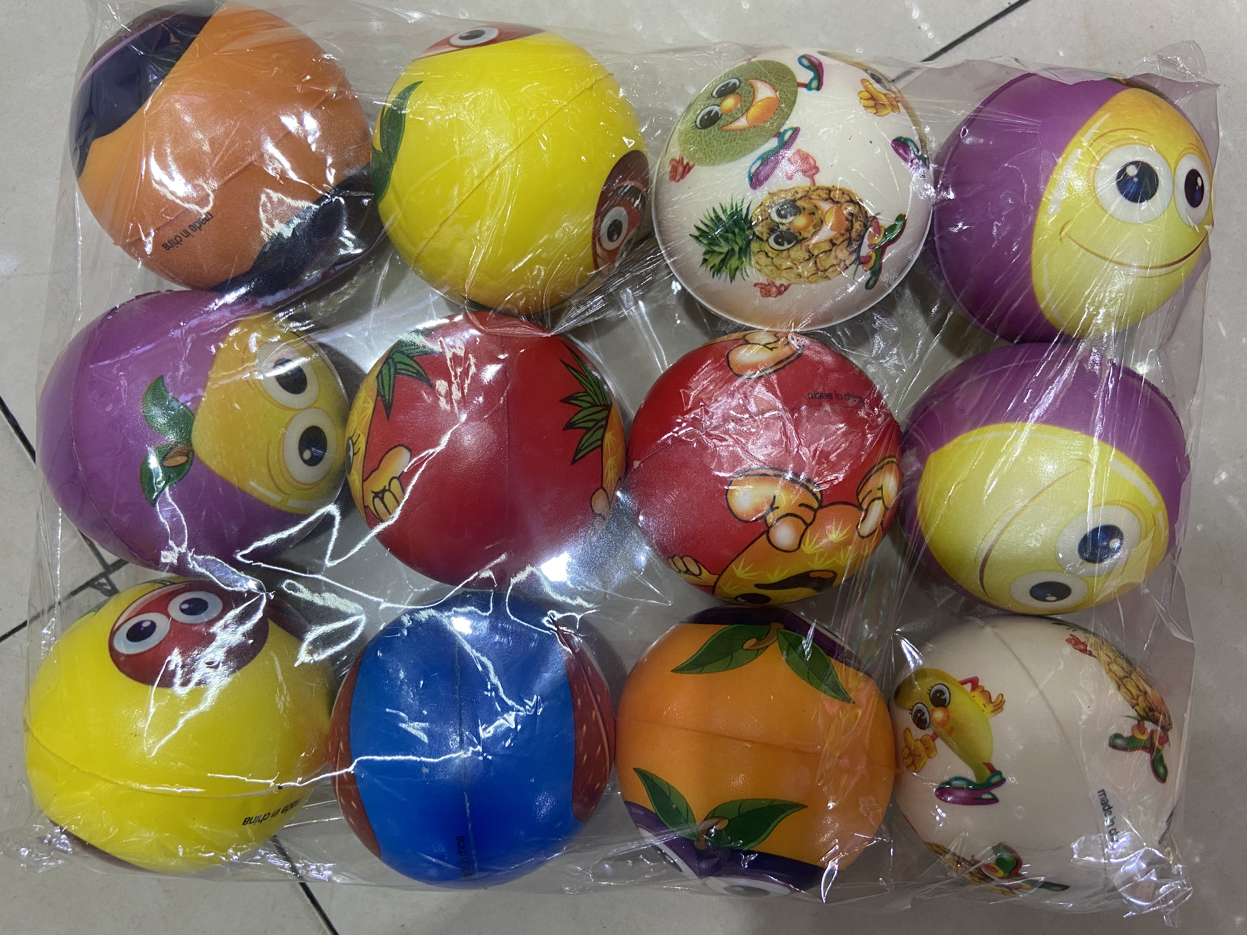 Factory direct sales of 6.3 cm red, green, yellow and blue fruit sponge balls and foam balls for children Item Picture