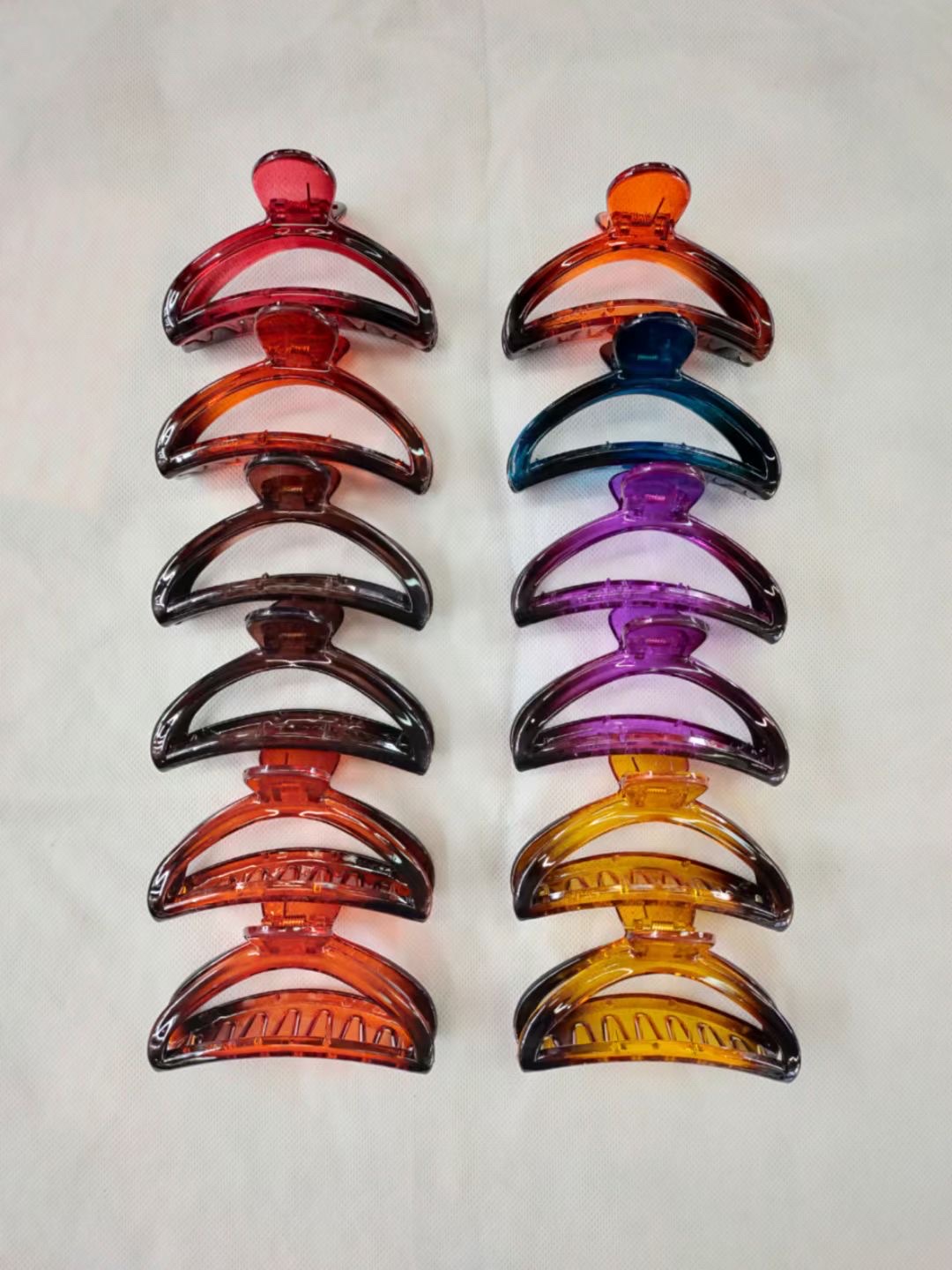 Adult hair accessory medium-sized hair clip 46 Application Scenario