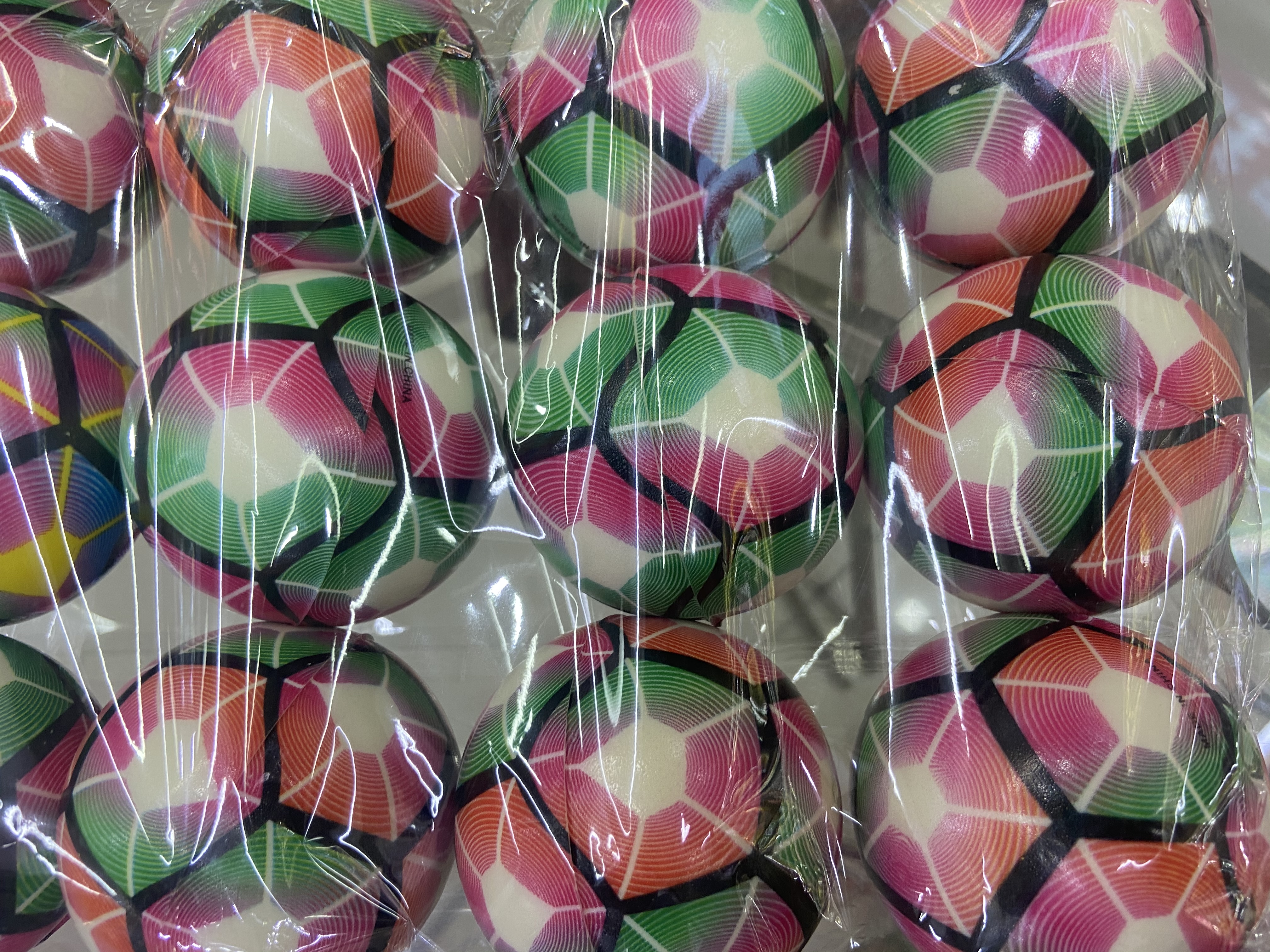 Factory direct sales: 6.3 cm colorful flower bucket pattern boys' toys, sponge balls, foam balls, children's toys. 12/opp Application Scenario