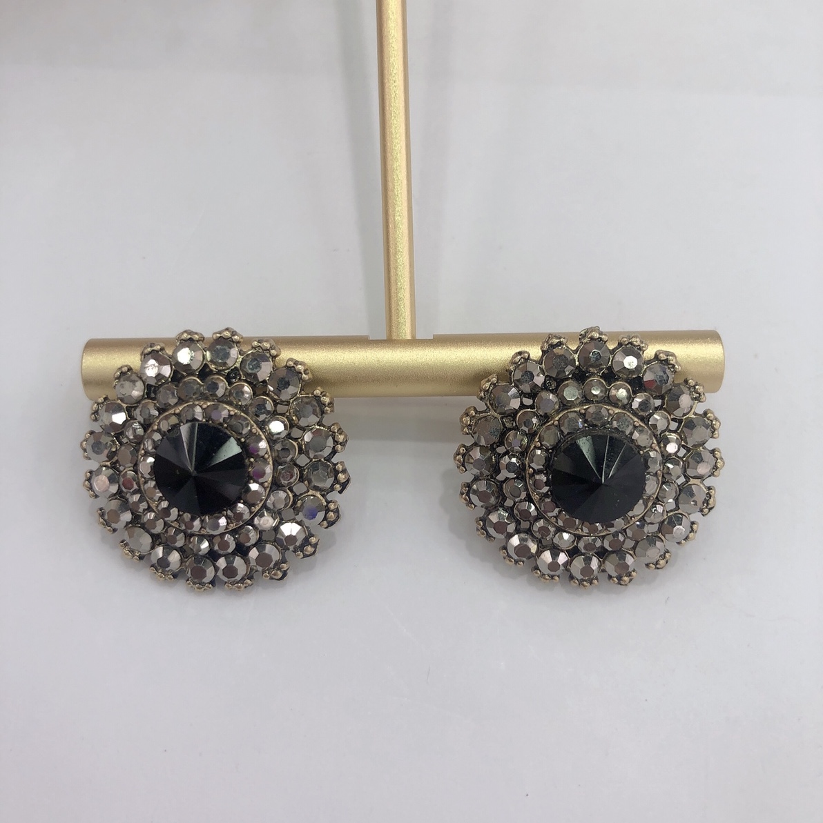 Europe and the United States retro fashion diamond-set personality trend temperament exquisite round earrings thumbnail