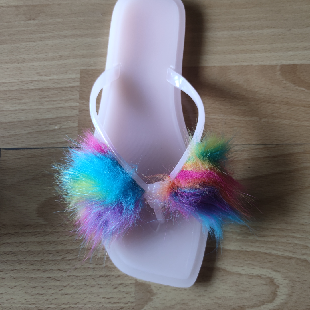 Zapato de piel rosa peludo cristal