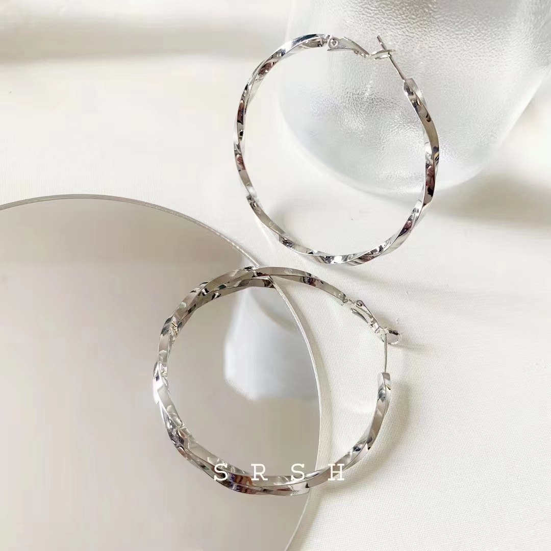 Nuevo estilo explosiva pendientes metal ins viento europeo y americano anillo de la oreja hebilla