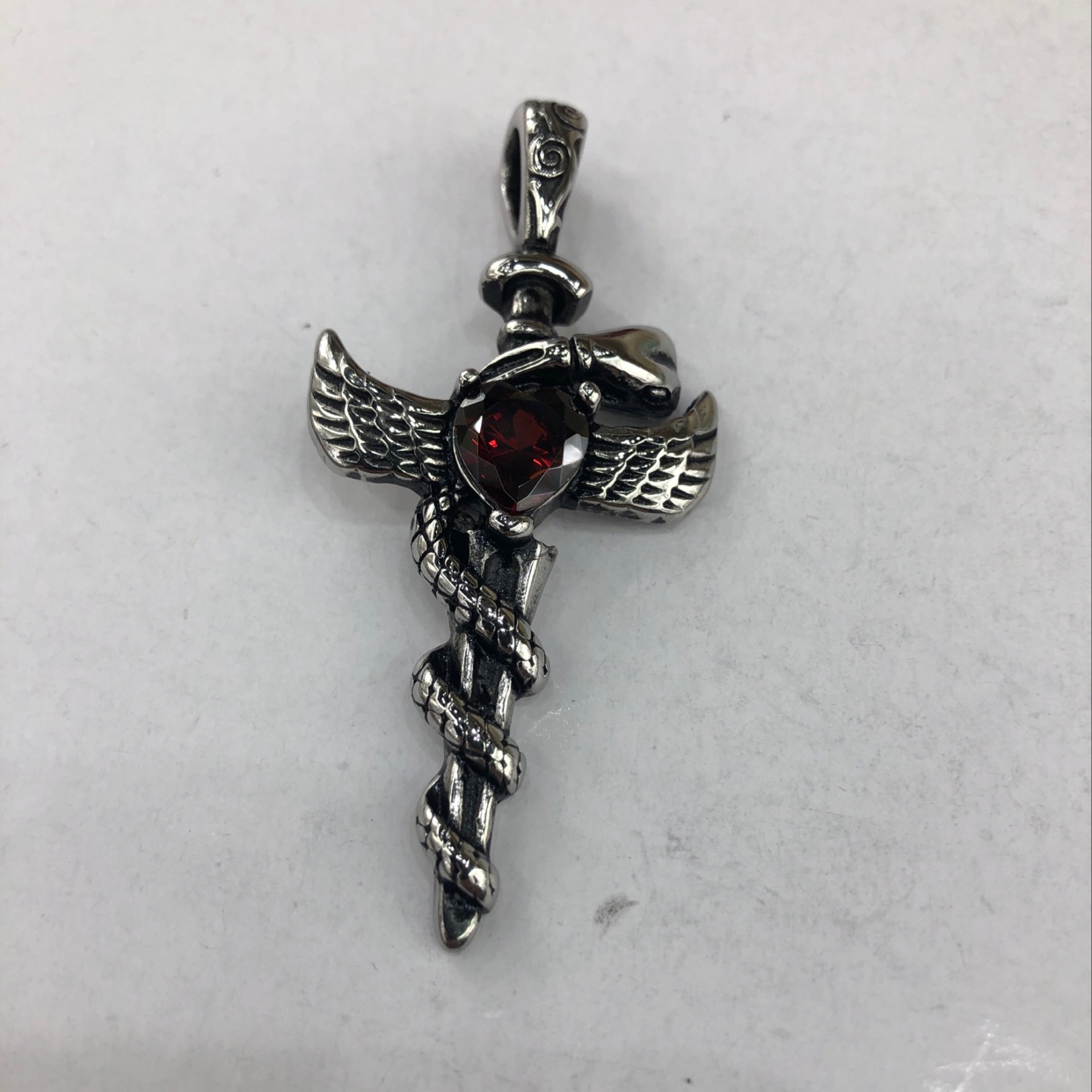 不锈钢翅膀红色爱心