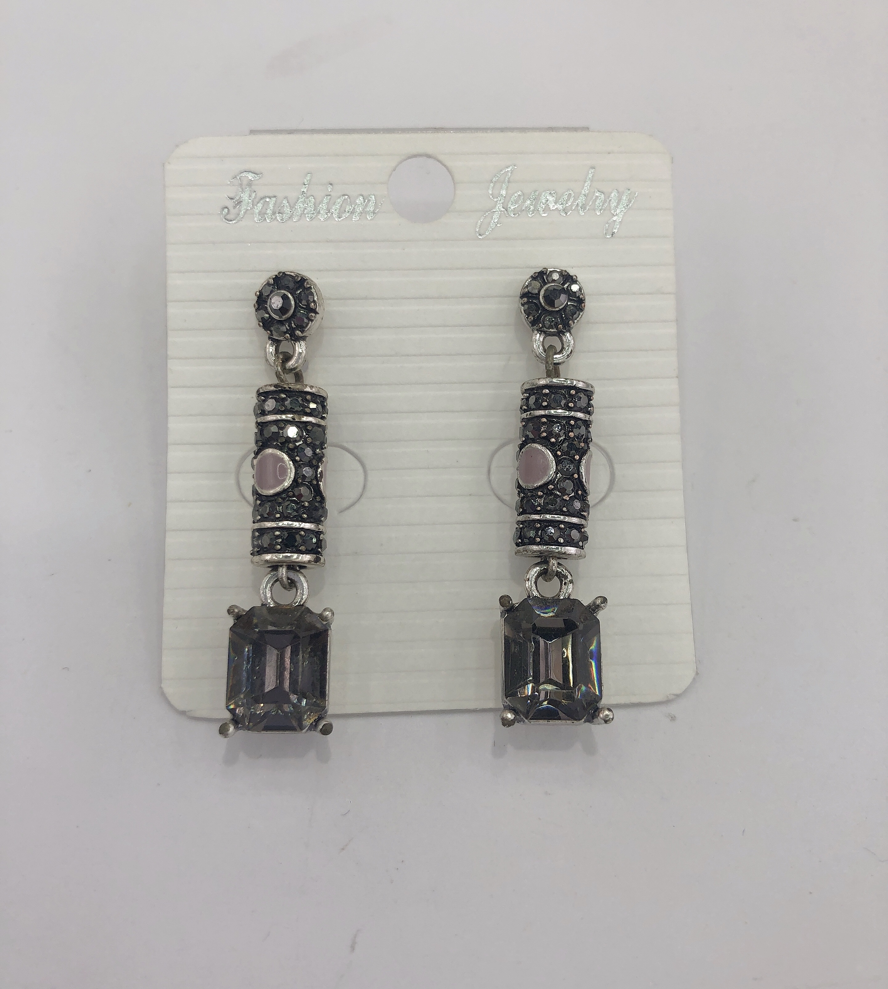 Romantic, retro, courtly sweet, oil-dripping design, high-end, elegant and luxurious earrings Application Scenario