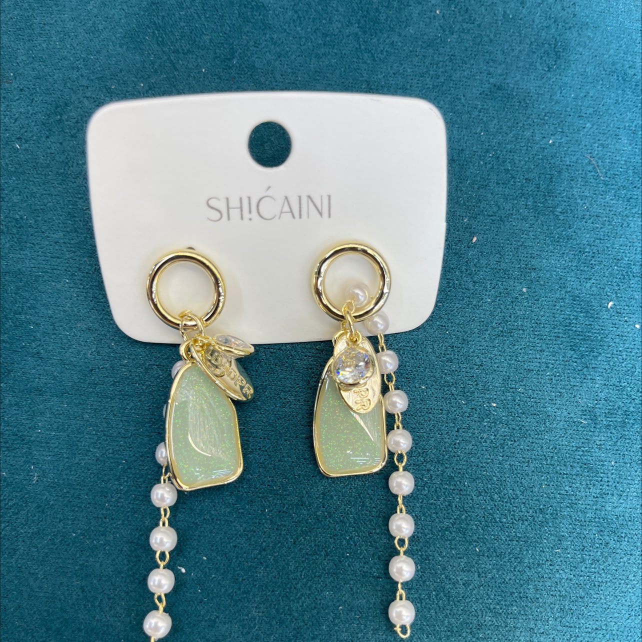 Pearl sparkling earrings