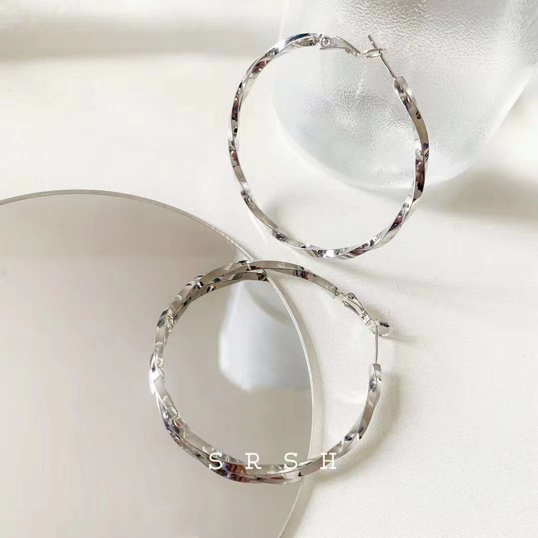 Nuevo estilo explosiva pendientes metal ins viento europeo y americano anillo de la oreja hebilla Specification image