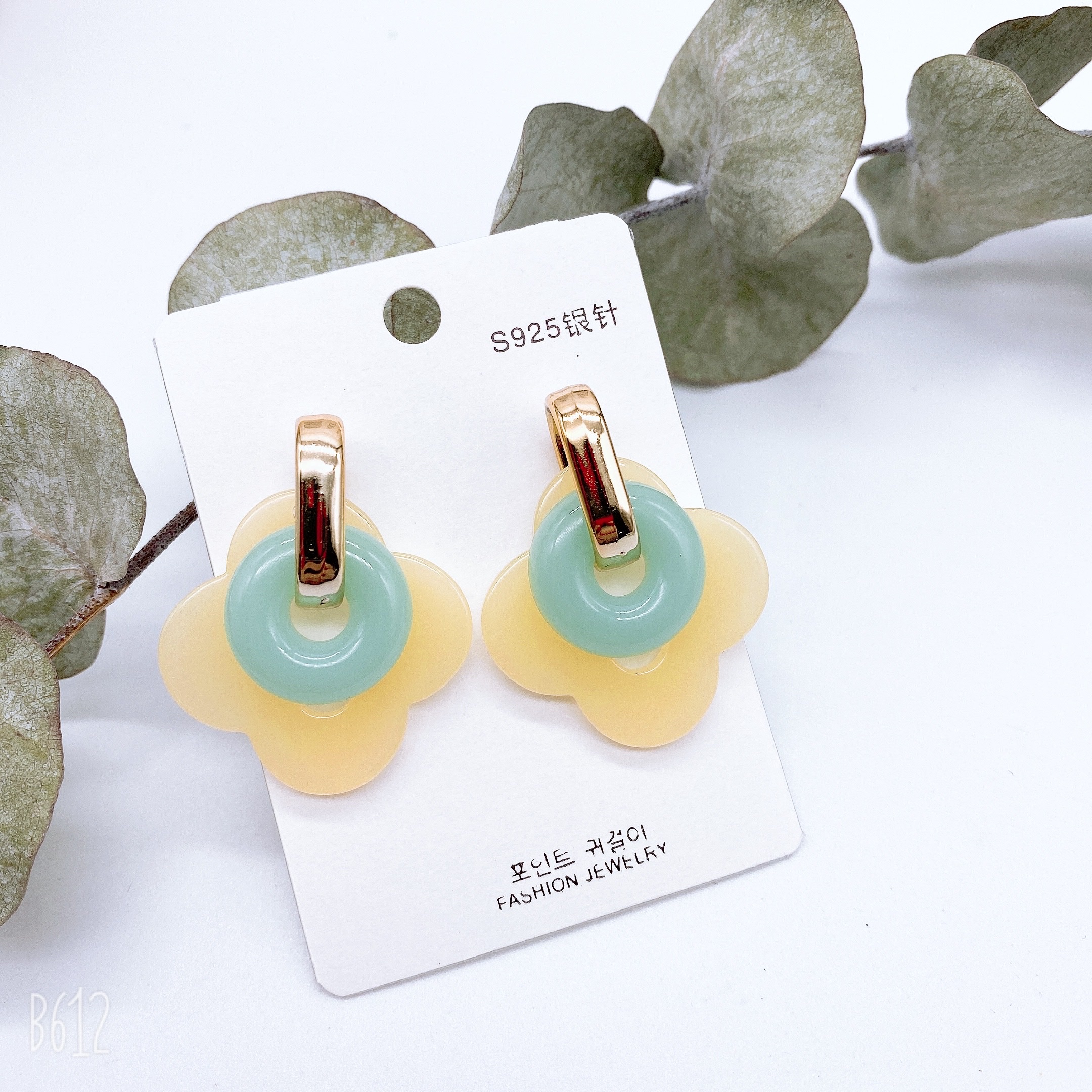 Double-layer silver needle earrings with plum blossom color and acrylic CCP stud earrings details Picture