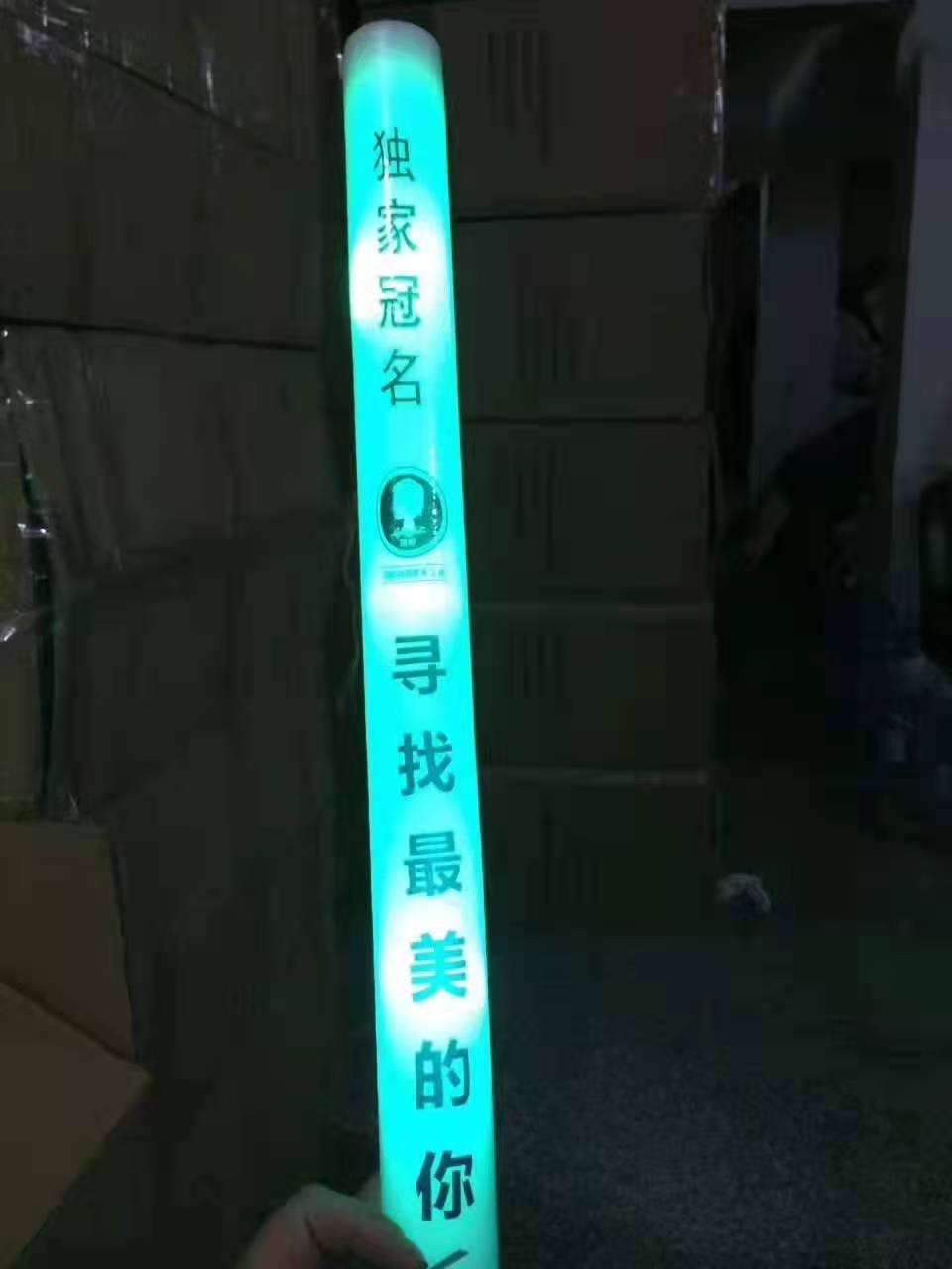 公园夜市地摊货源经典款LED灯七彩泡沫海绵棒闪光棒发光棒荧光棒晚会演唱会酒吧助威道具促销广告礼品赠品logo定制厂家直销详情图6