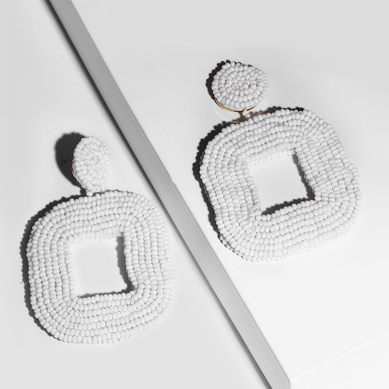 The best-selling rice bead series square earrings are Bohemian handcrafted high-end women's earrings Application Scenario