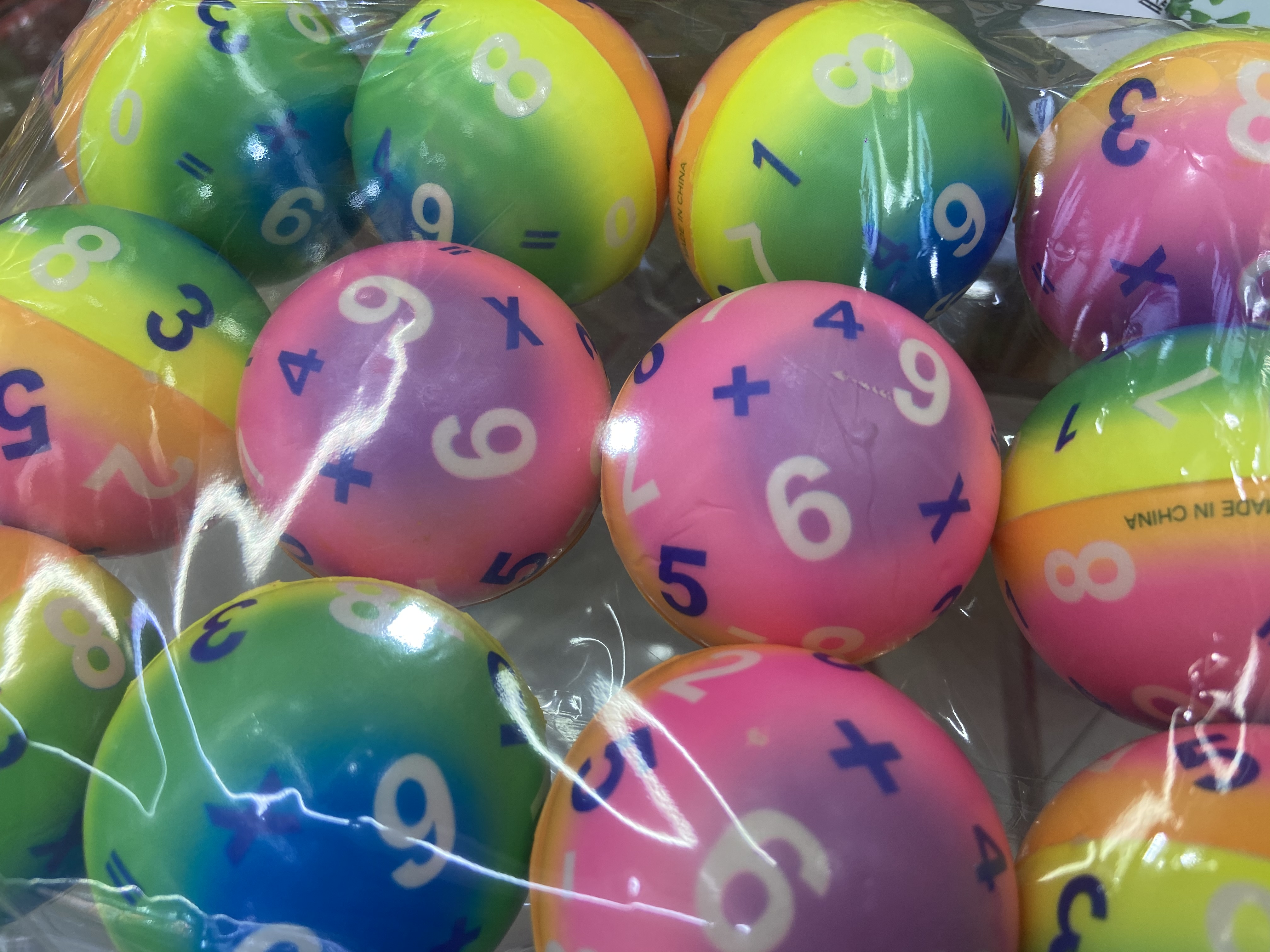 Factory direct sales 6.3 cm rainbow color digital girl and boy toys, sponge balls, foam balls, children's toys. 12/opp Specification image