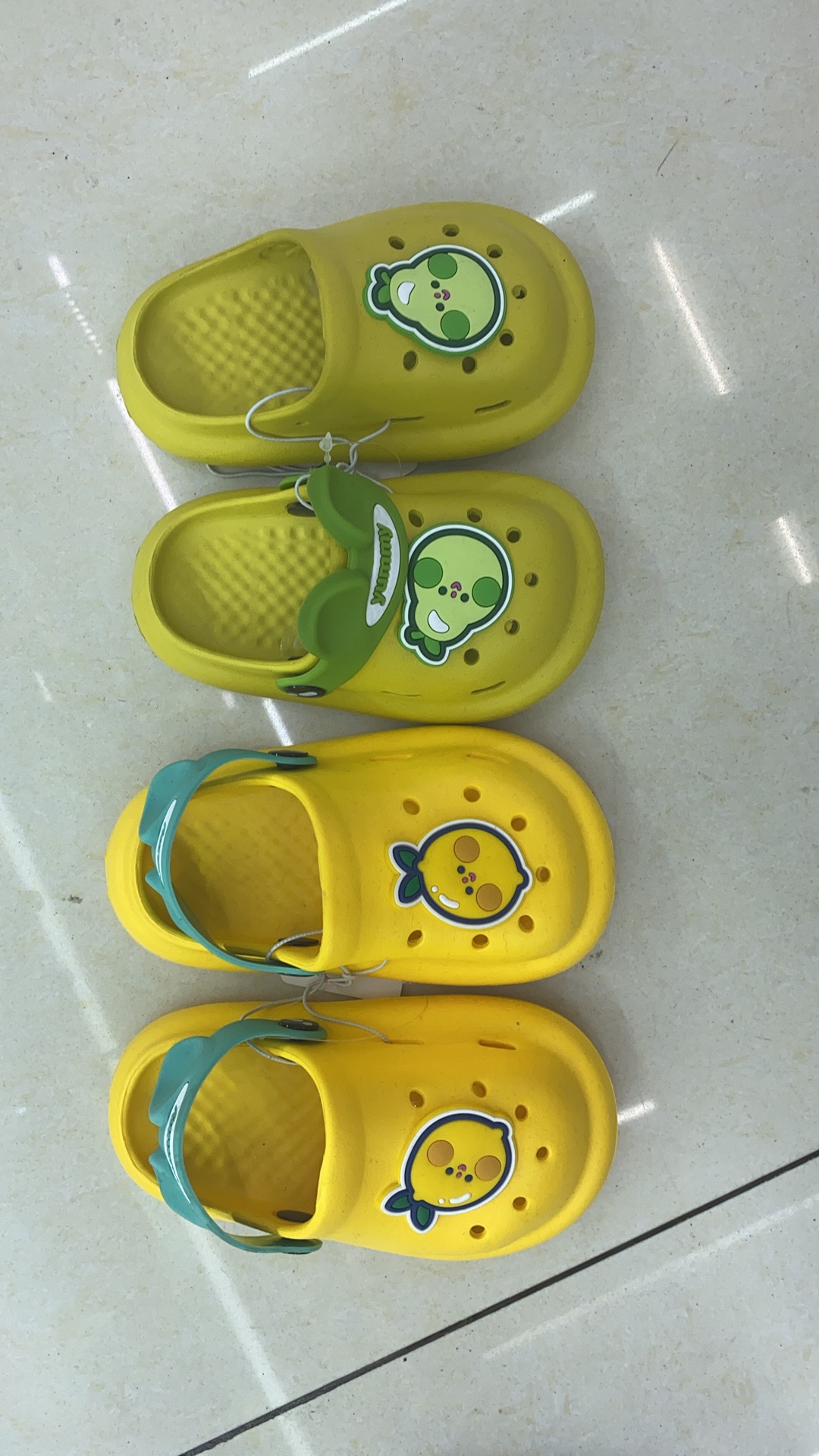 童拖鞋实物图