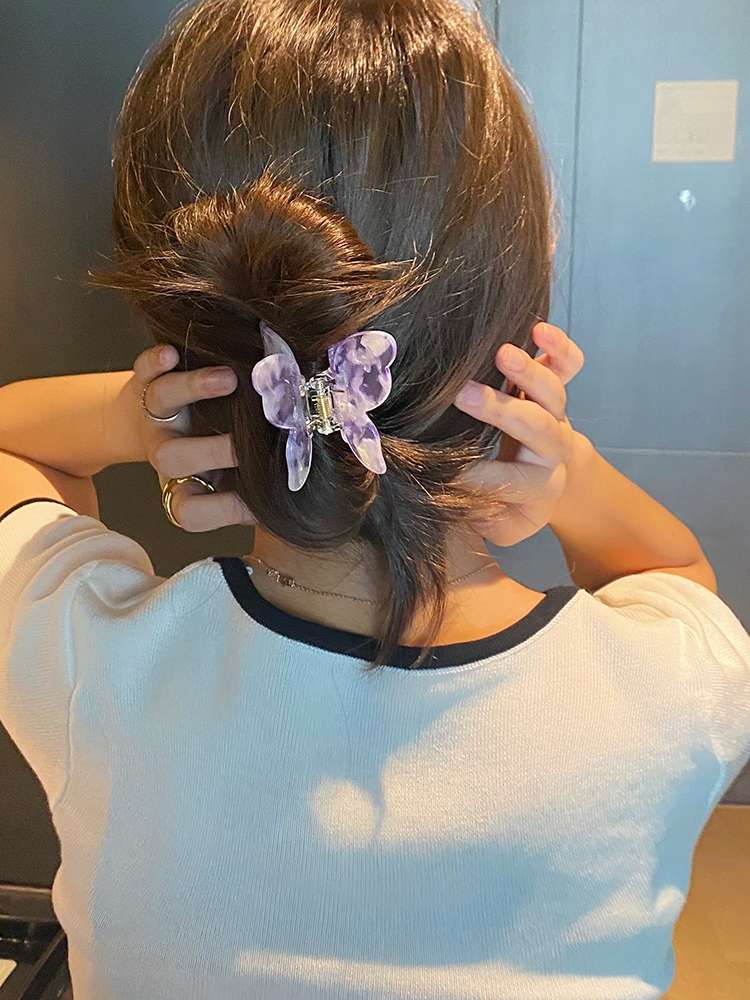 Super ethereal butterfly hairpin, medium-sized, half tied at the back of the head, hairpin with a mermaids' color resin hairpin for women Application Scenario