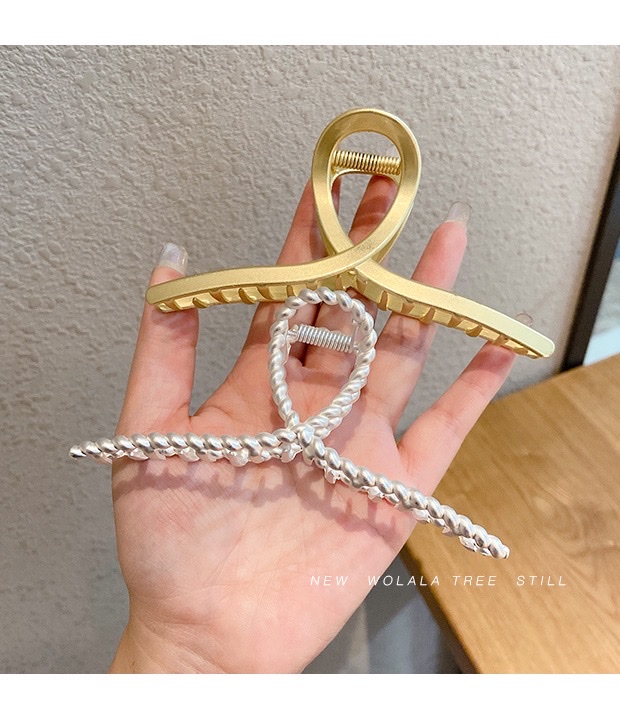 A large metal hairpin at the back of the head, a Korean elegant hairpin, a shark clip for fixing hair detail image 8