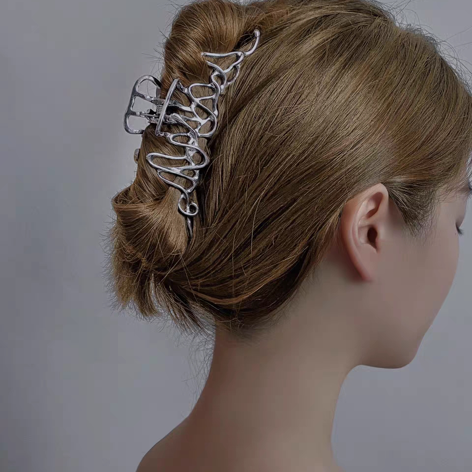 85-degree grey personalized irregular metal liquid-shaped hair clip, female irregular back head updo, large grabber hair accessory