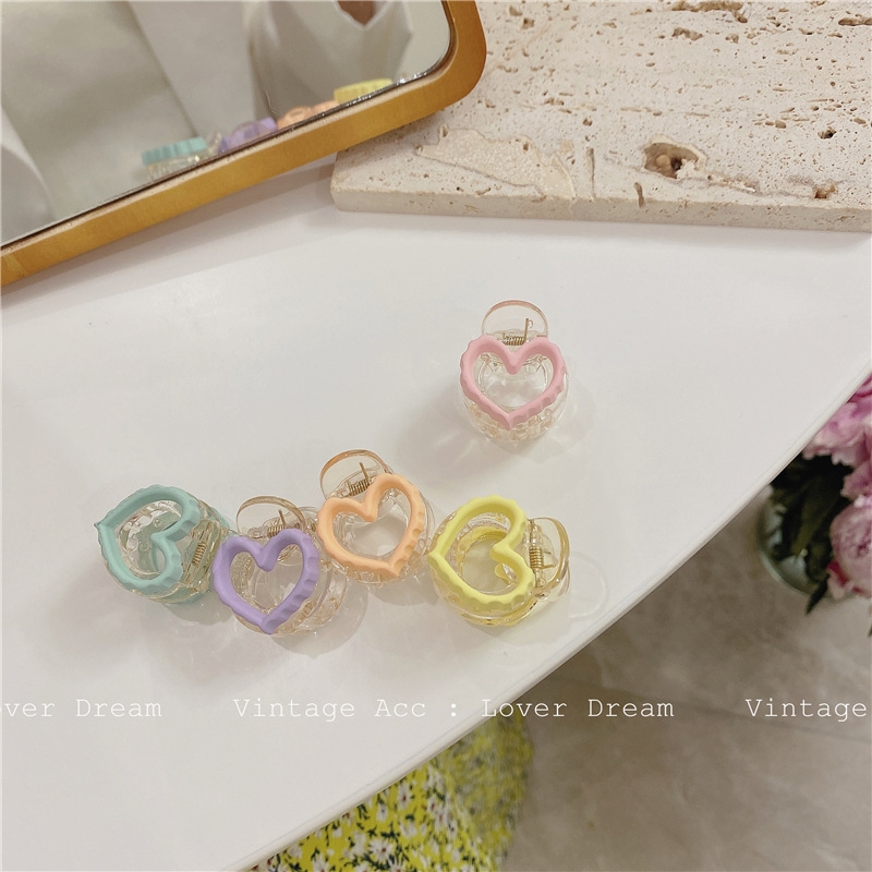 Korean Hyuna retro heart-shaped hairpin, Korean Instagram colorful plastic hairpin, cute heart-shaped shark clip for girls, small