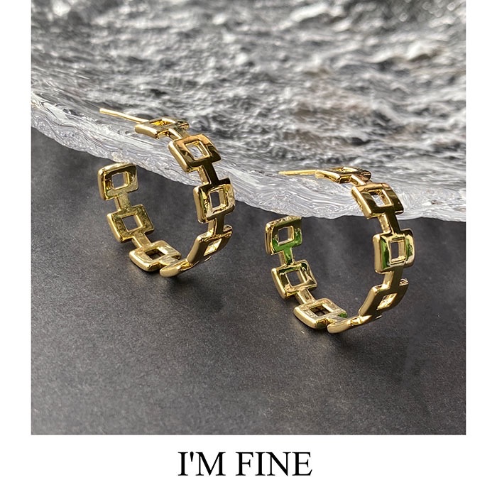 European and American cold ins style, retro hollowed-out I-shaped C-shaped earrings, niche, high-end, exquisite and elegant, golden stud earrings for women details Picture