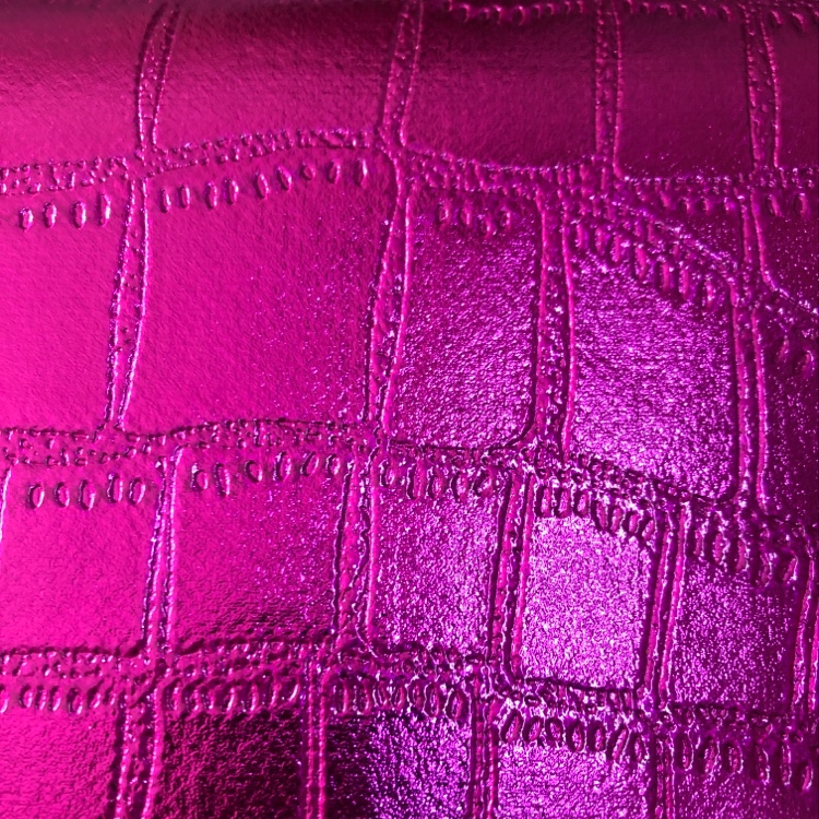 Non-woven fabric laminated crocodile-patterned plum red leather