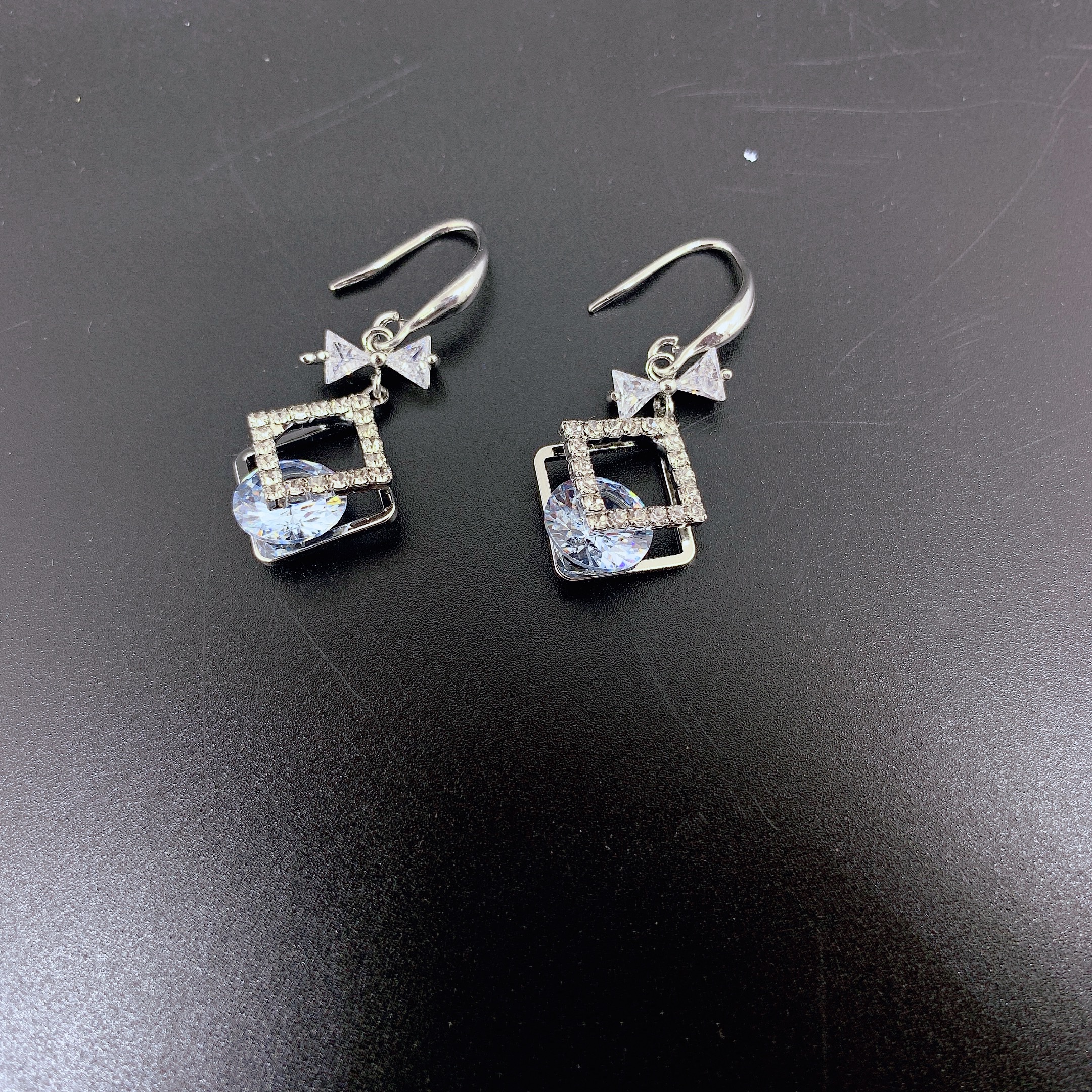Bow-shaped zircon square exquisite earrings Application Scenario
