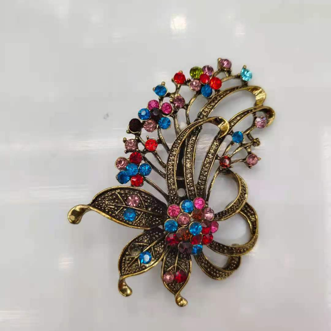 Fashion brooch