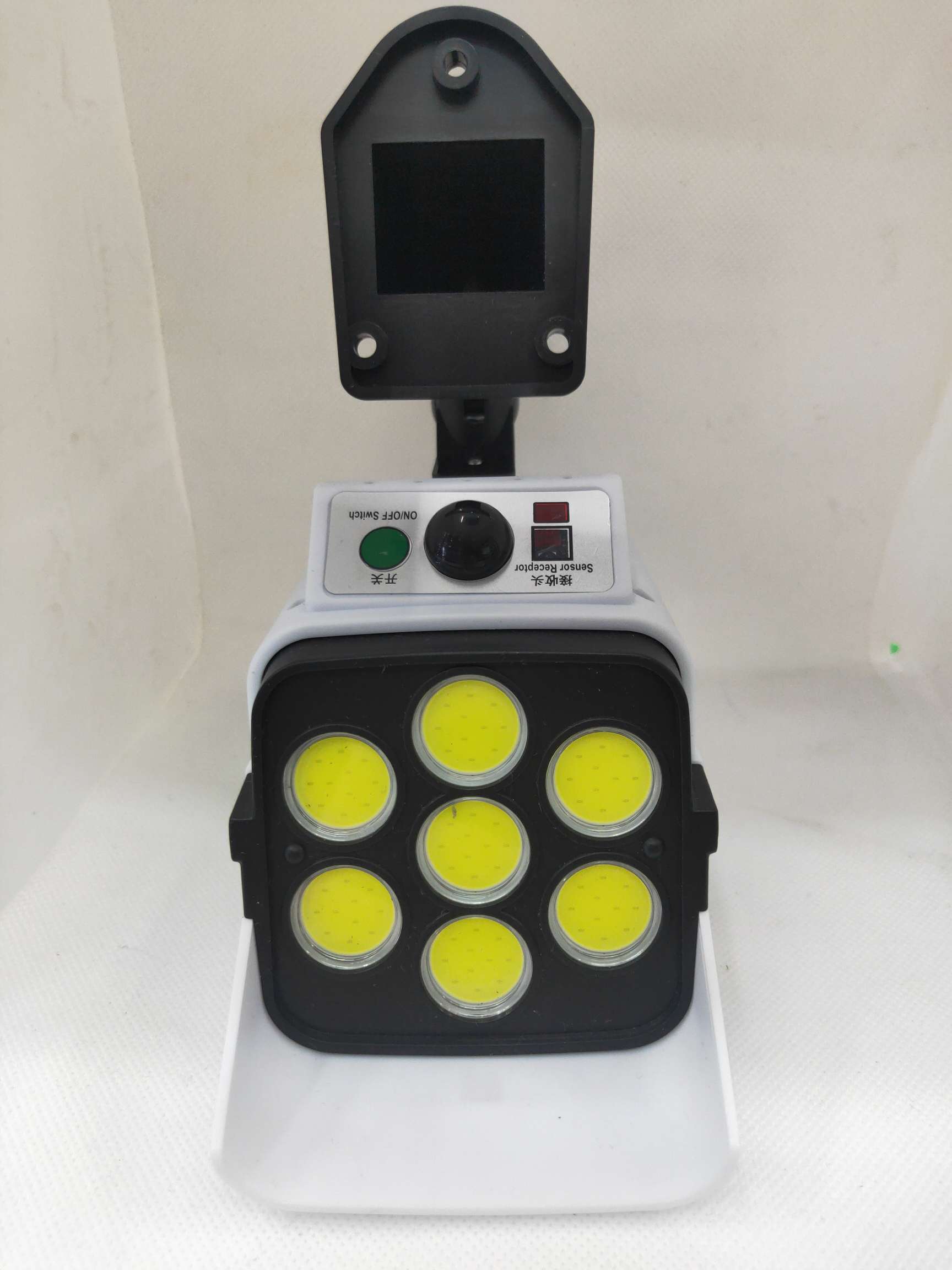 CL-977T摄像头感应灯产品图