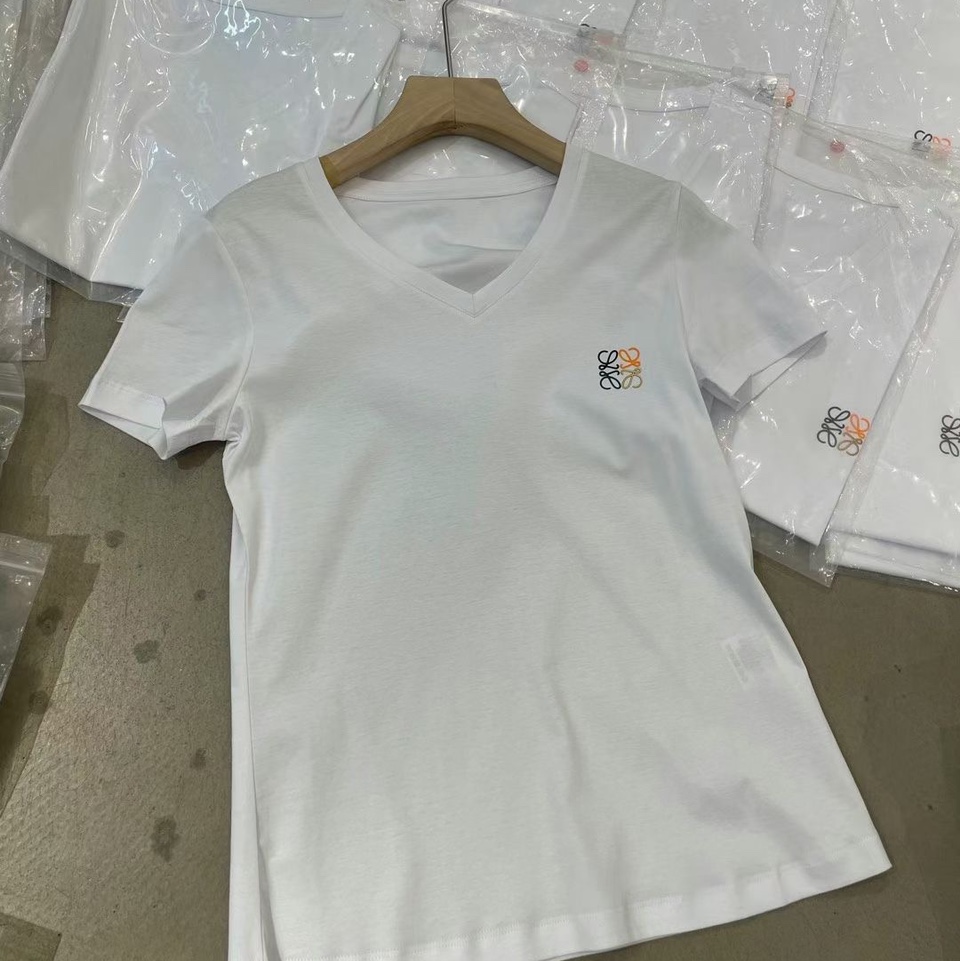 V-neck T full figure