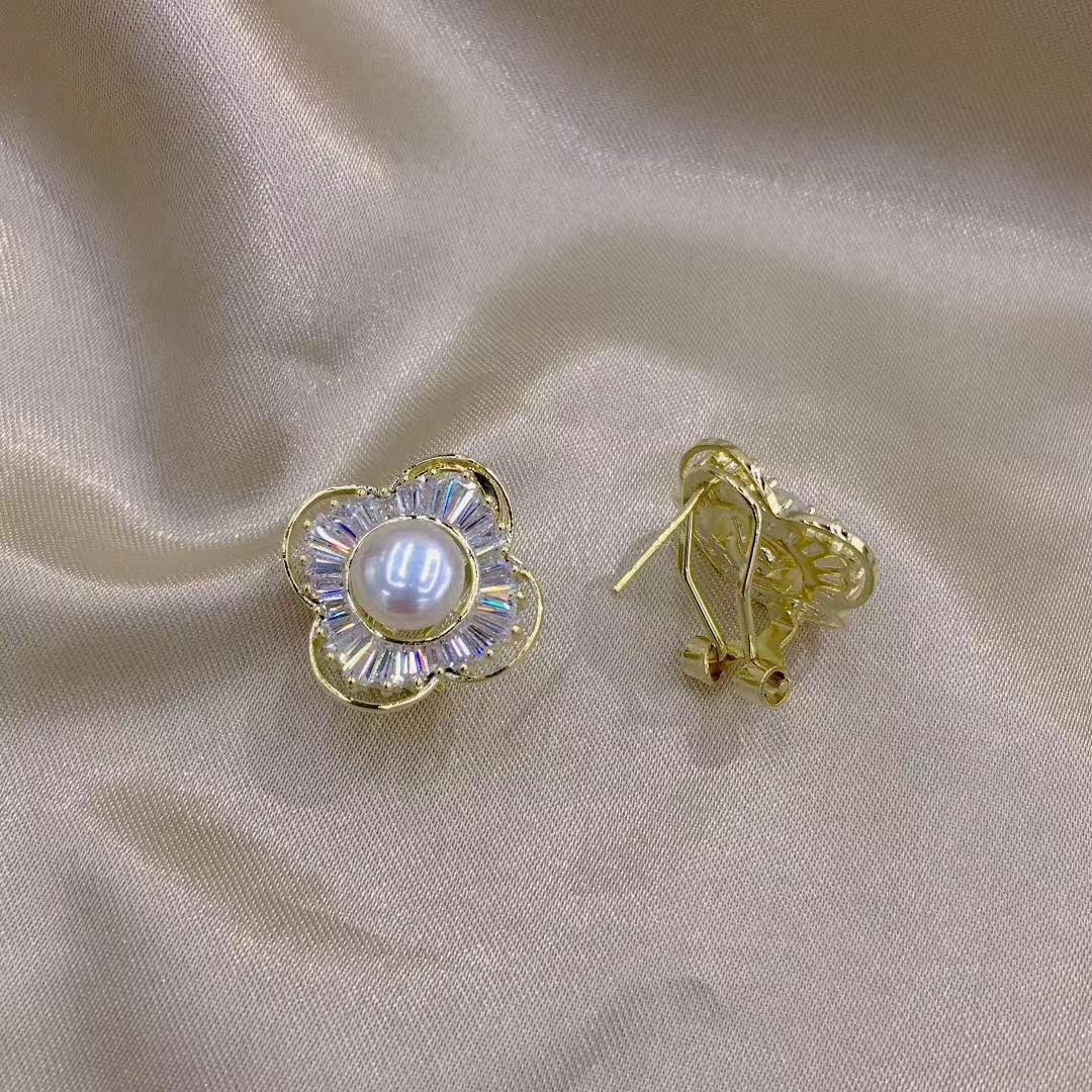 Alto sentido de perlas pendientes de mujer simple S925 agujas de plata nuevo estilo maré verano diseño de nicho viento frío clip de oído Item Picture