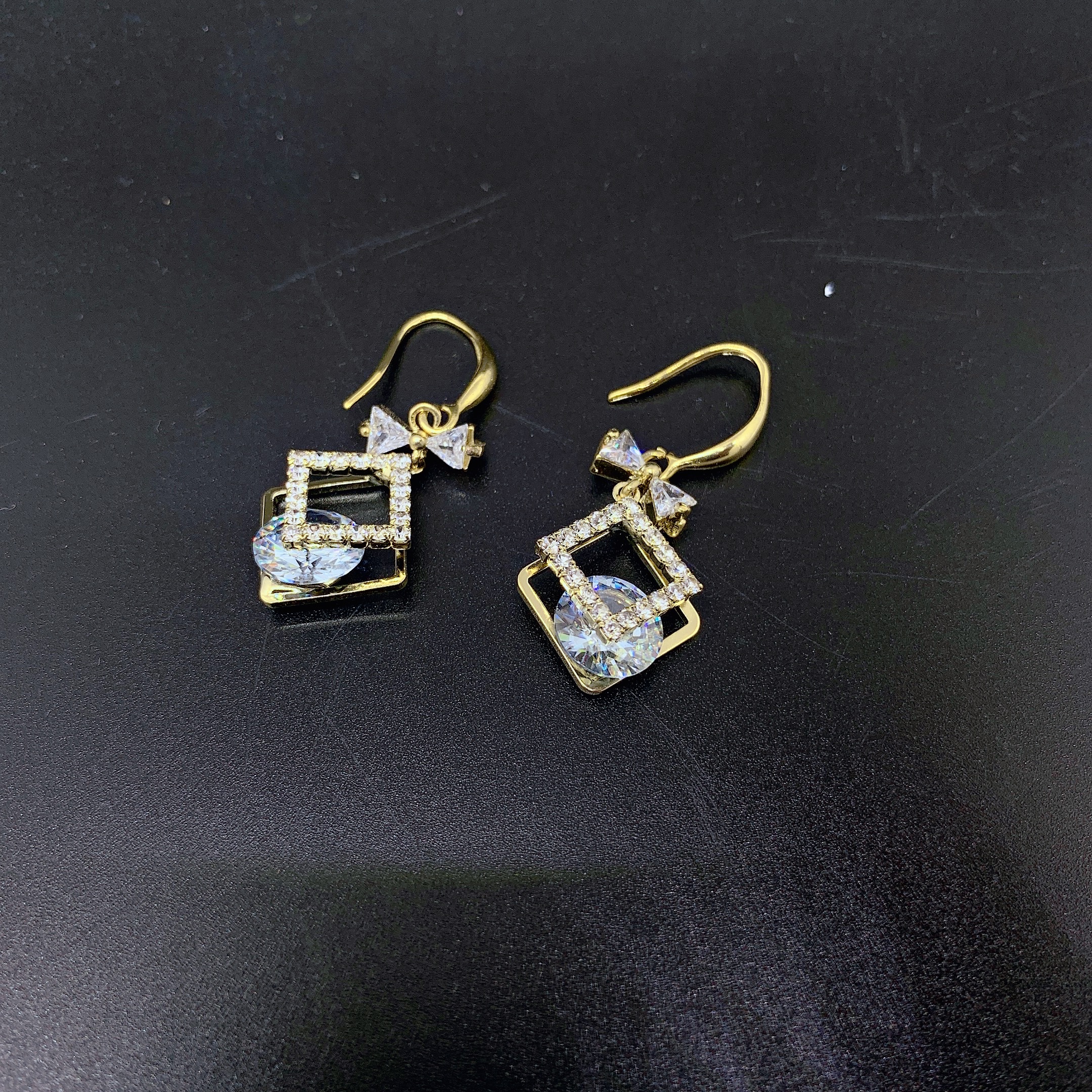 Bow-shaped zircon square exquisite earrings Item Picture