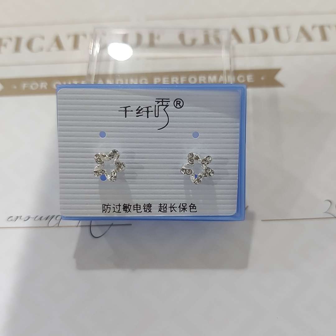 小花镂空镶钻防过敏耳钉气质女士耳环