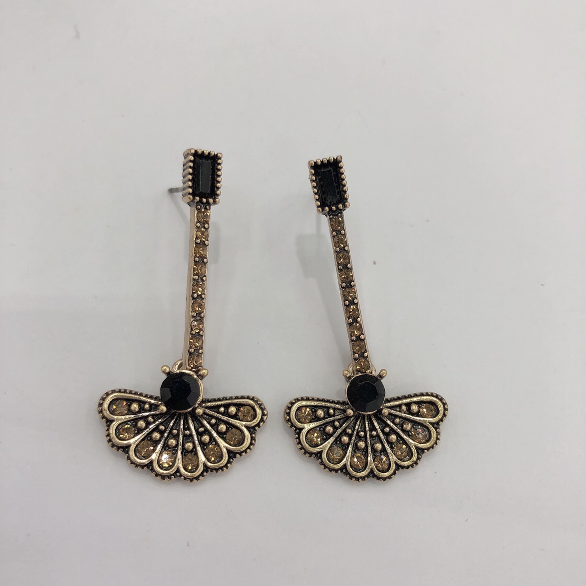 Long fan-shaped fashion vital girls must have niche design earrings